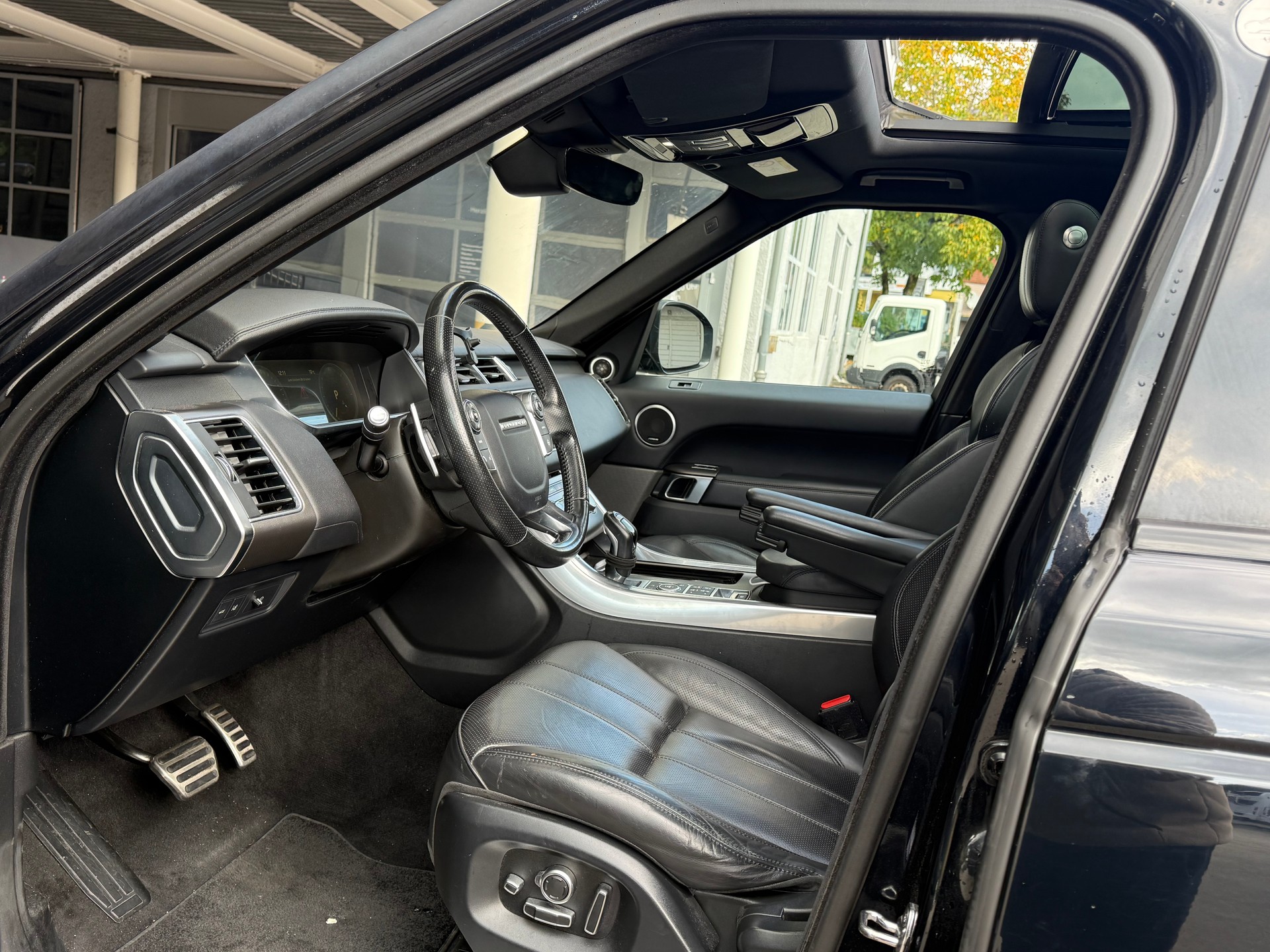 LAND ROVER Range Rover Sport 3.0 SDV6 Autobiography Automatic-image-10