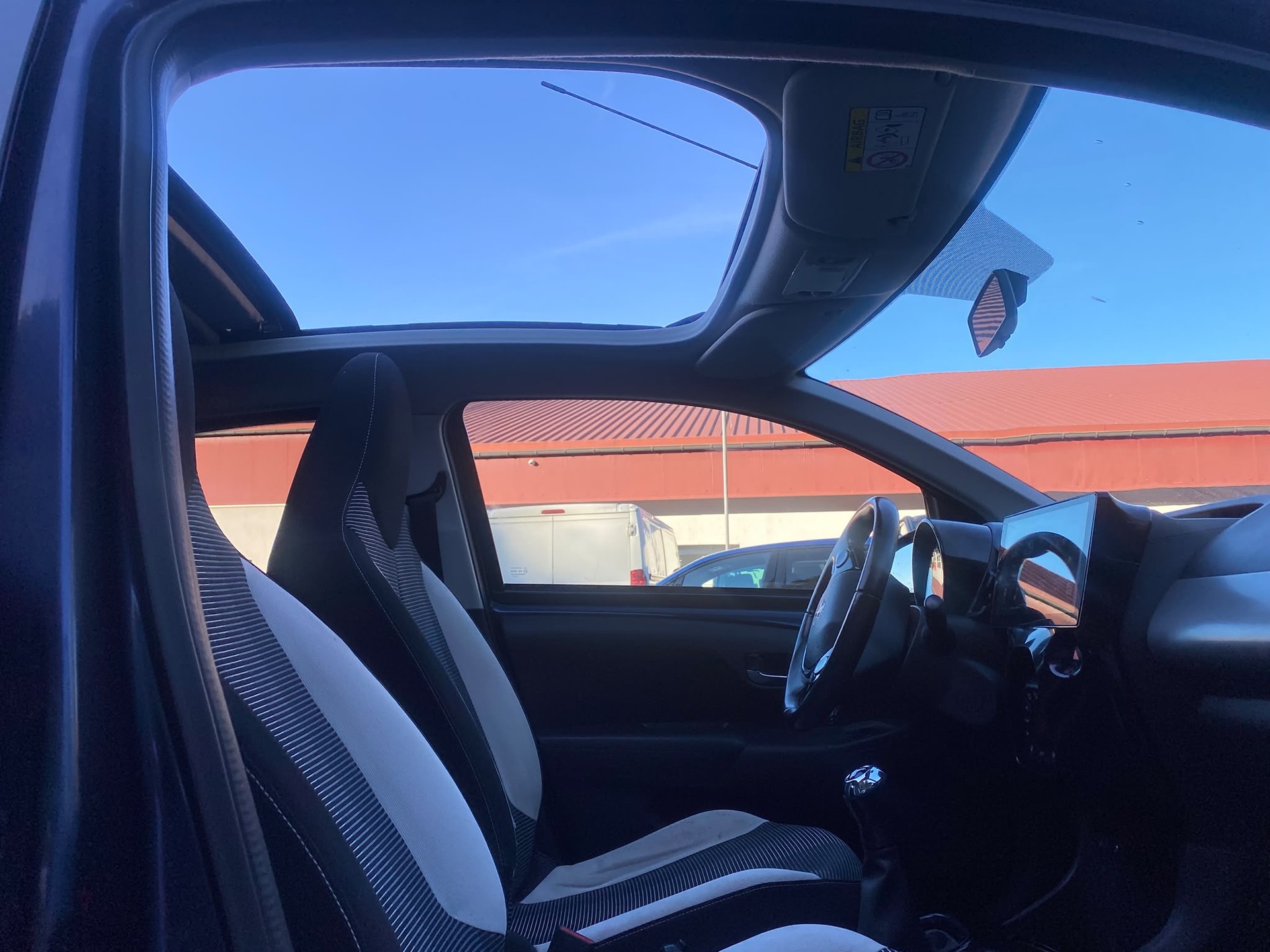 PEUGEOT 108 1.2 VTi Active-image-10