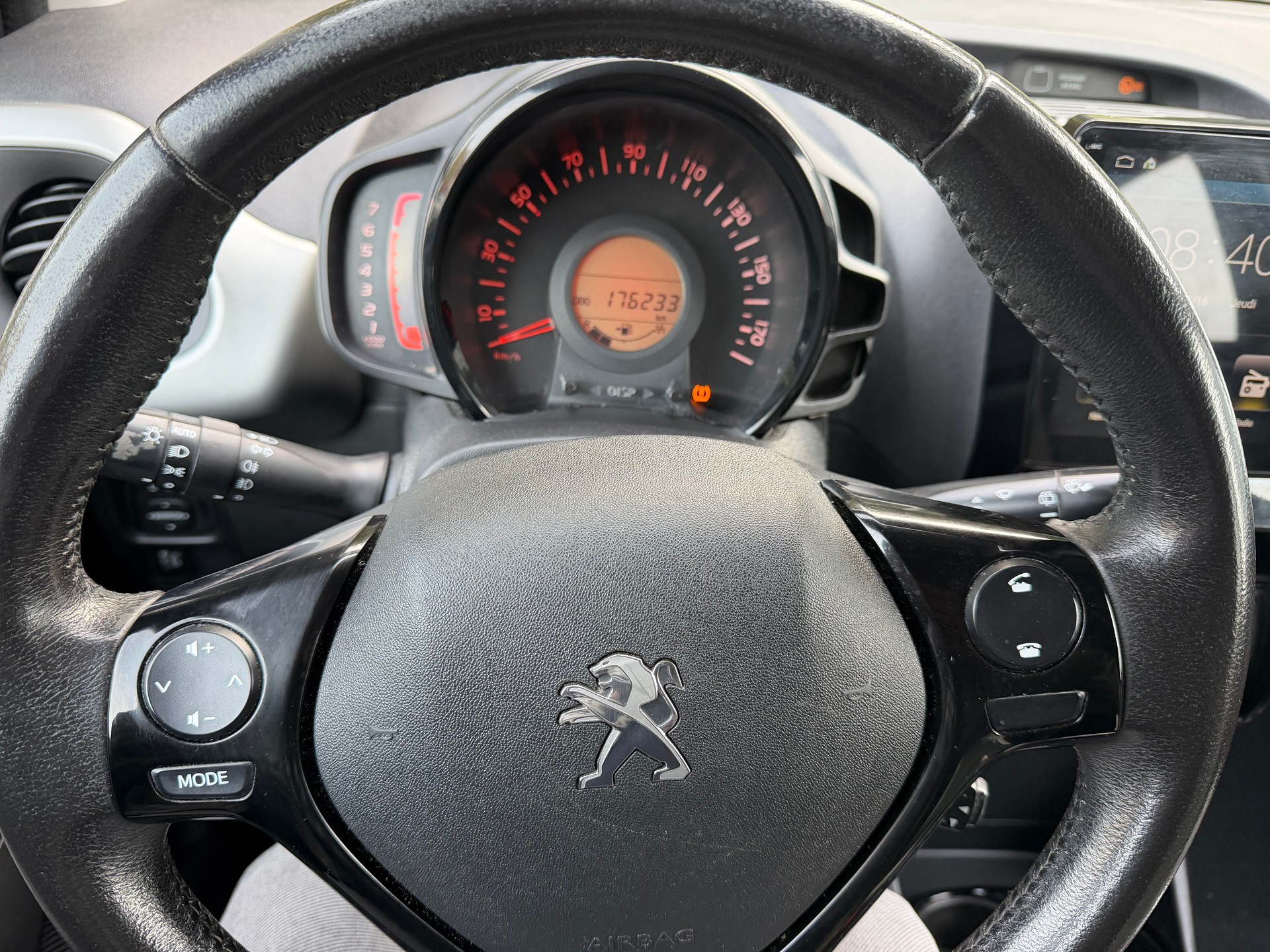 PEUGEOT 108 1.2 VTi Active-image-11