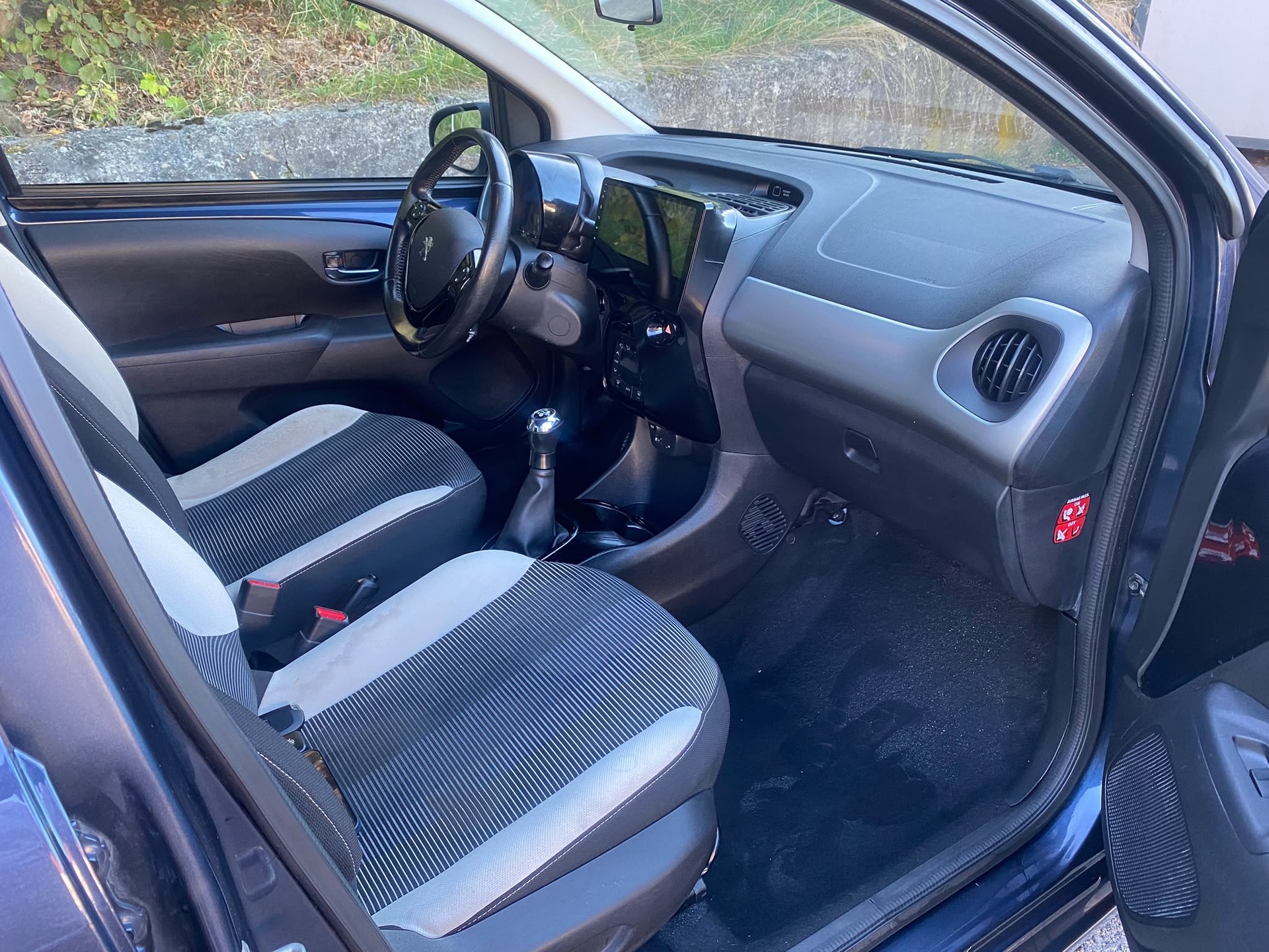 PEUGEOT 108 1.2 VTi Active-image-6