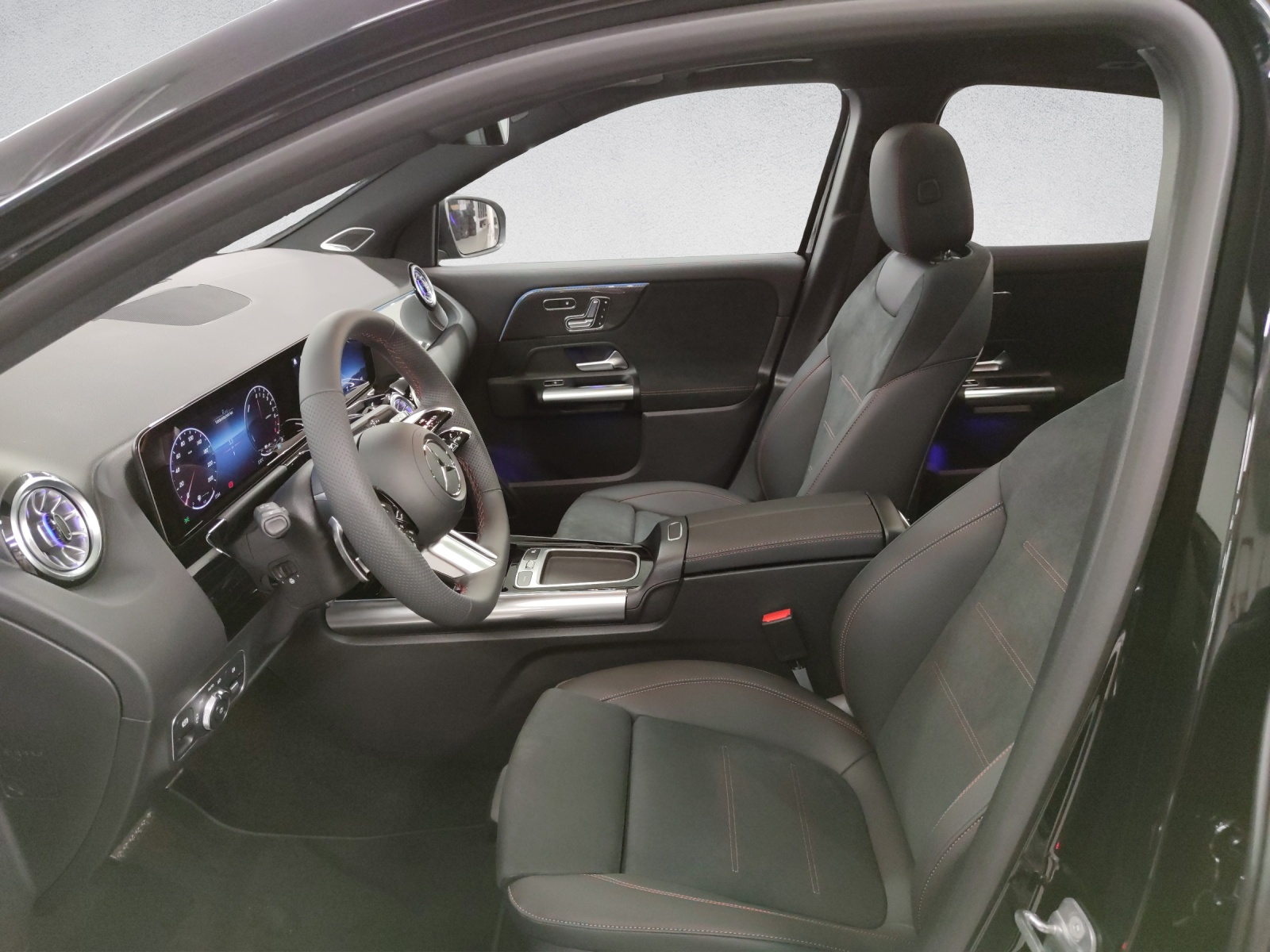 MERCEDES-BENZ GLA 250 e AMG Line-image-9