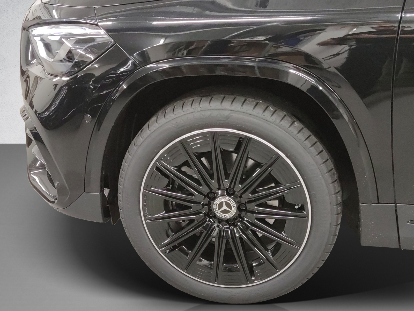 MERCEDES-BENZ GLA 250 e AMG Line-image-6