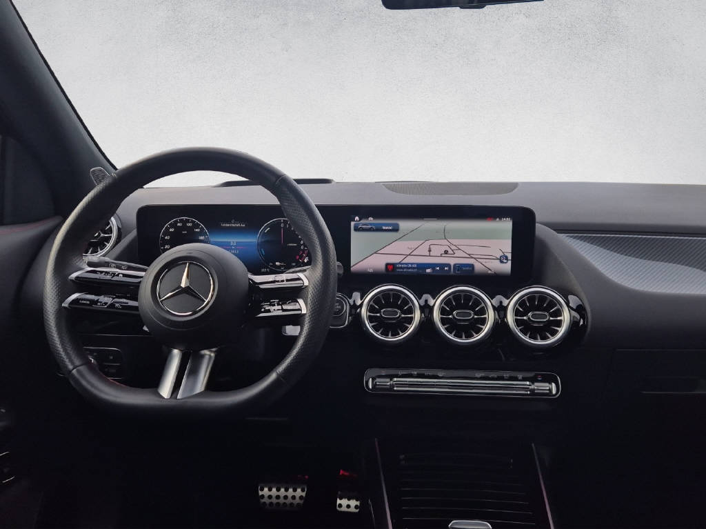 MERCEDES-BENZ GLA 250 e AMG Line-image-12