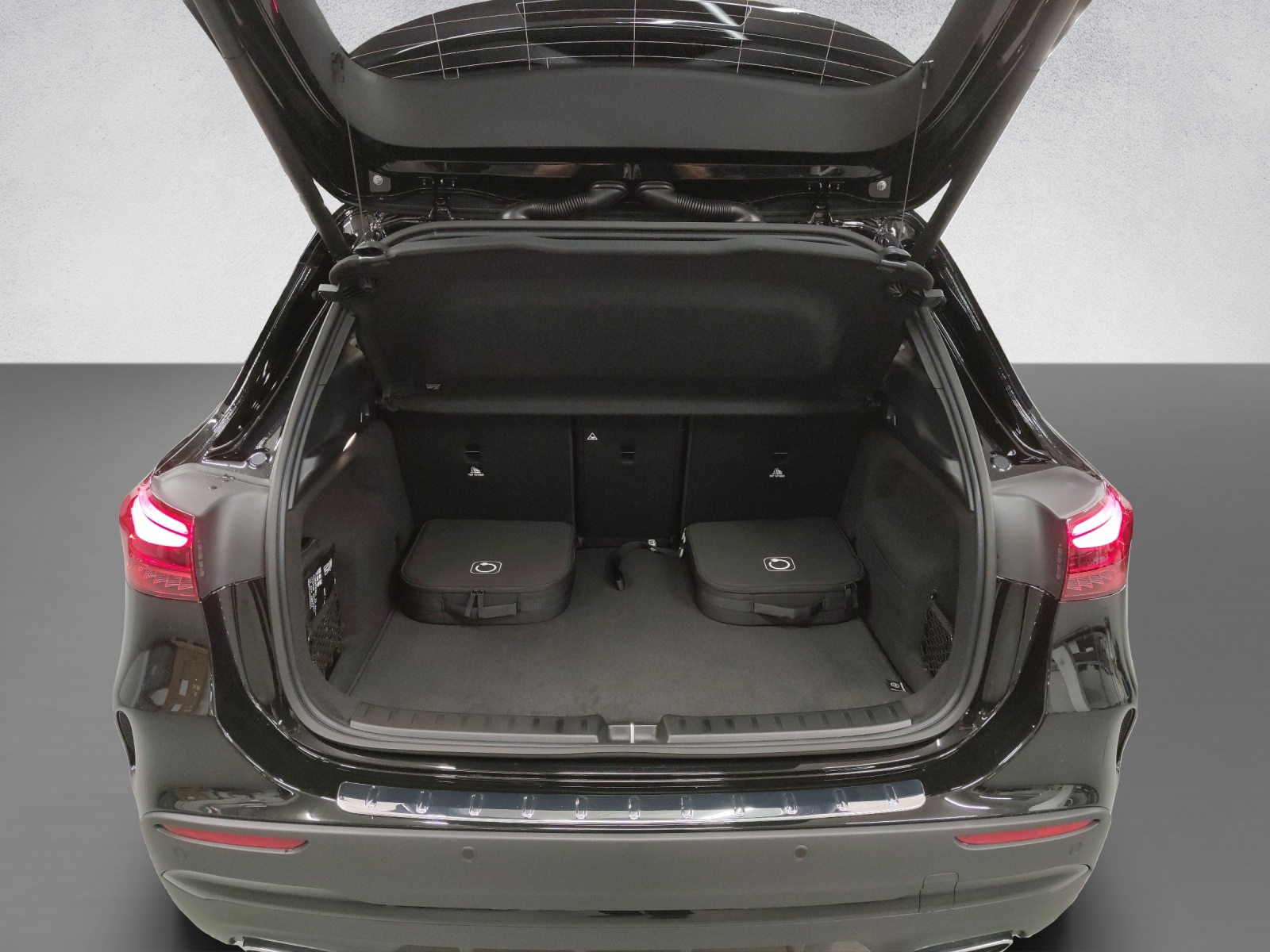MERCEDES-BENZ GLA 250 e AMG Line-image-7