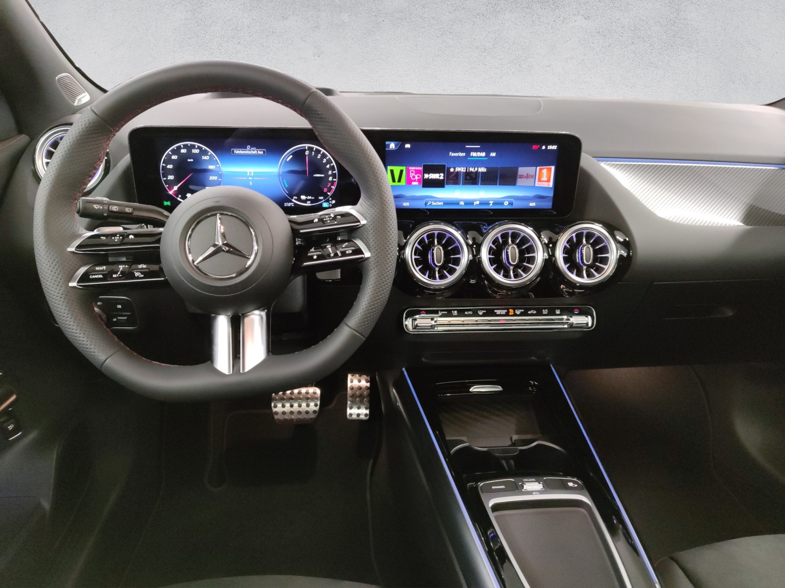 MERCEDES-BENZ GLA 250 e AMG Line-image-13