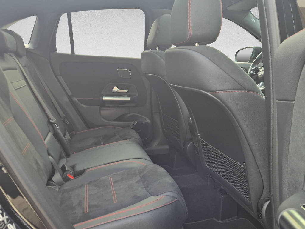 MERCEDES-BENZ GLA 250 e AMG Line-image-11