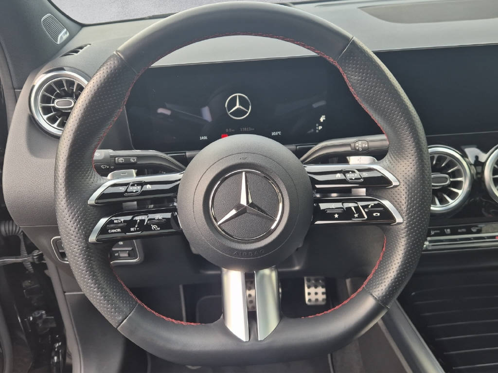 MERCEDES-BENZ GLA 250 e AMG Line-image-10