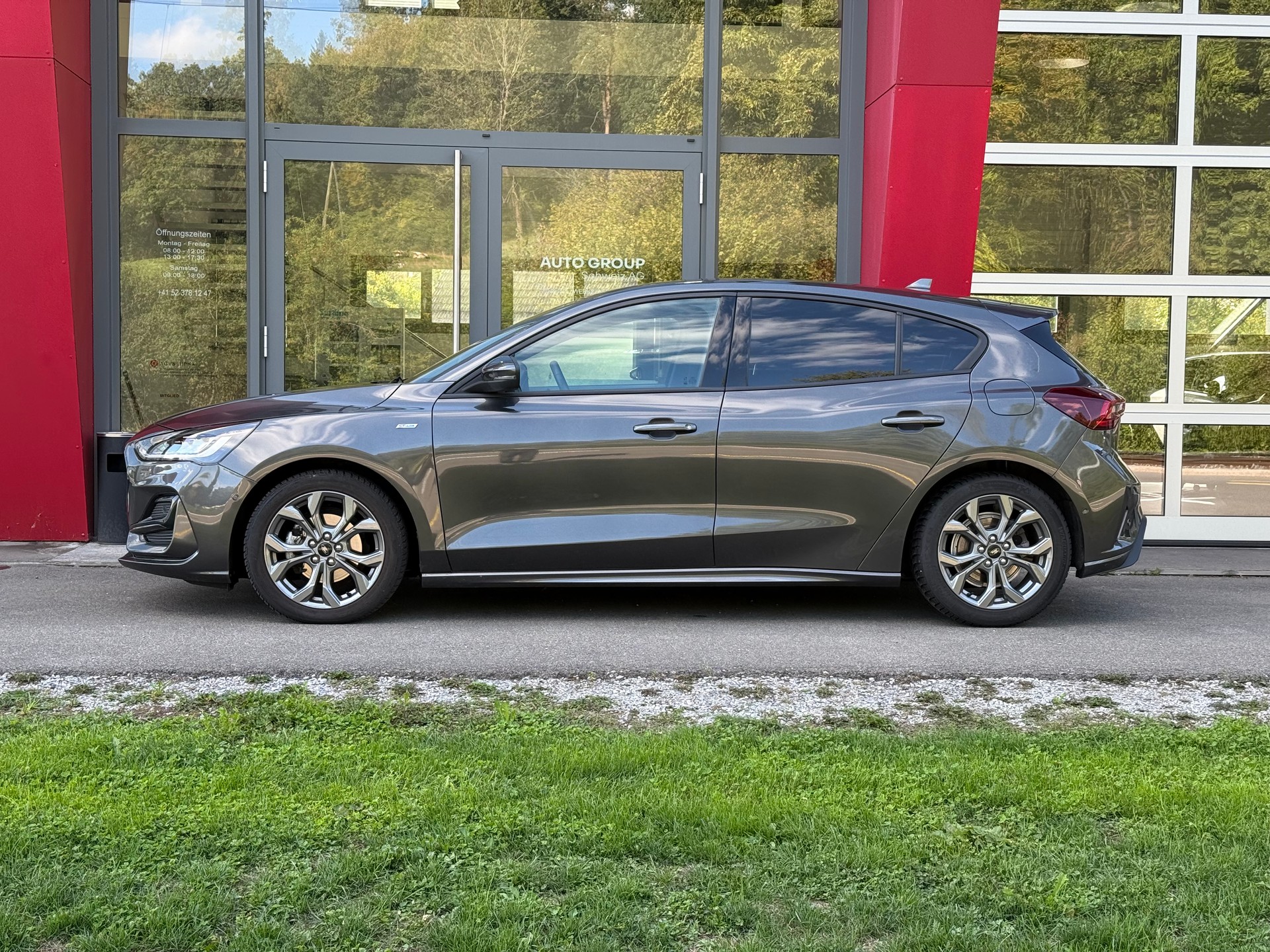 FORD Focus 1.0 MHEV ST-Line LEASING AB 245.66 CHF / MONAT-showroom-element-1