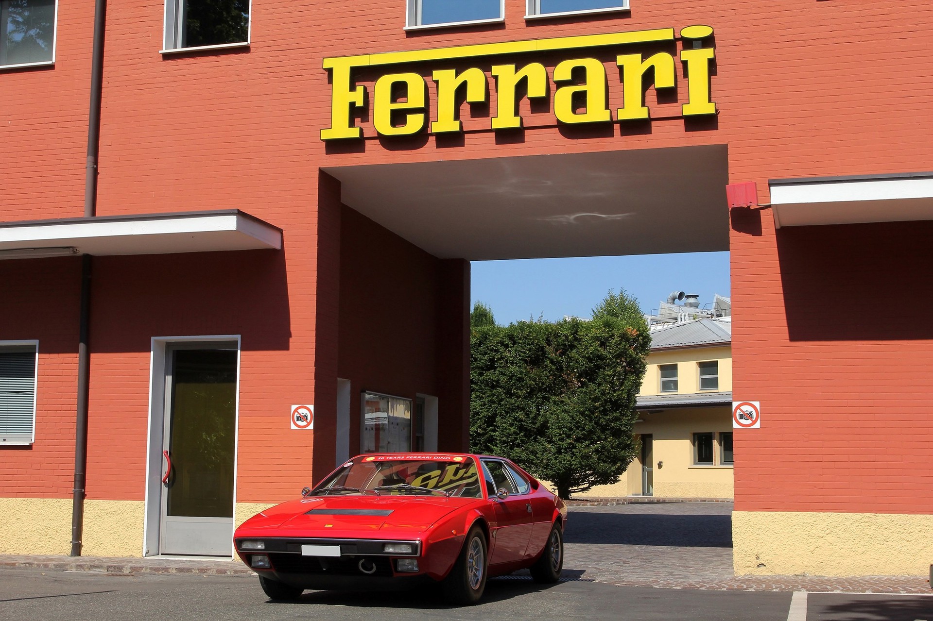 FERRARI Dino 308 GT4 Serie 1-image-4