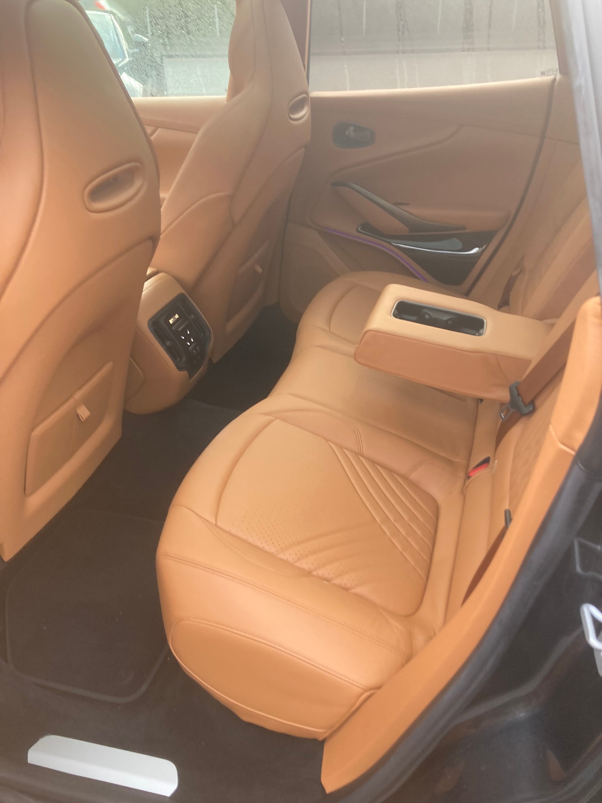 ASTON MARTIN DBX 4.0 V8-image-7