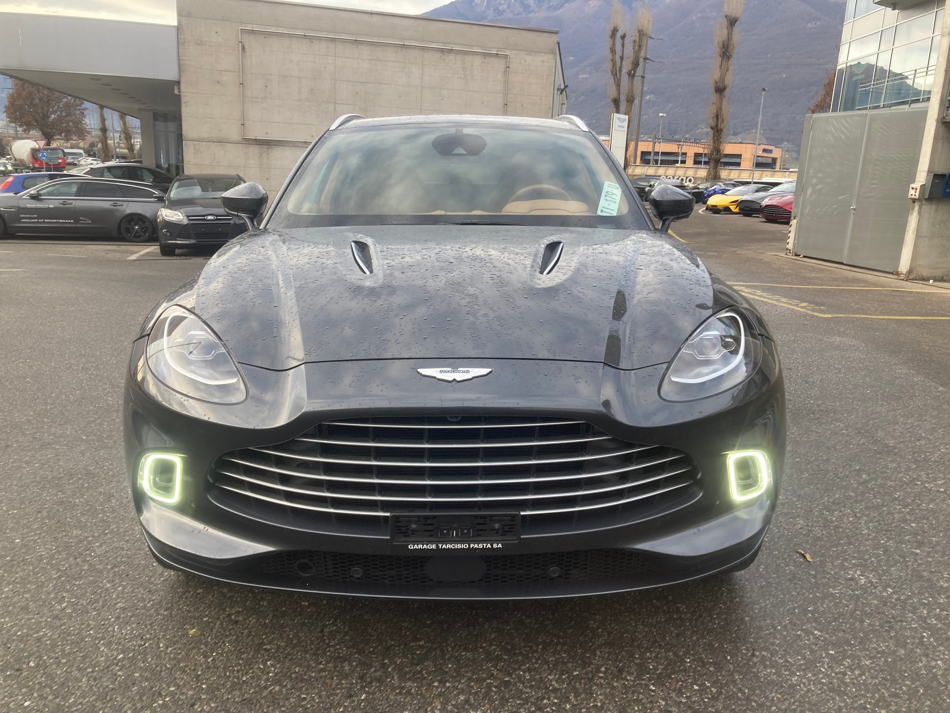 ASTON MARTIN DBX 4.0 V8-image-1