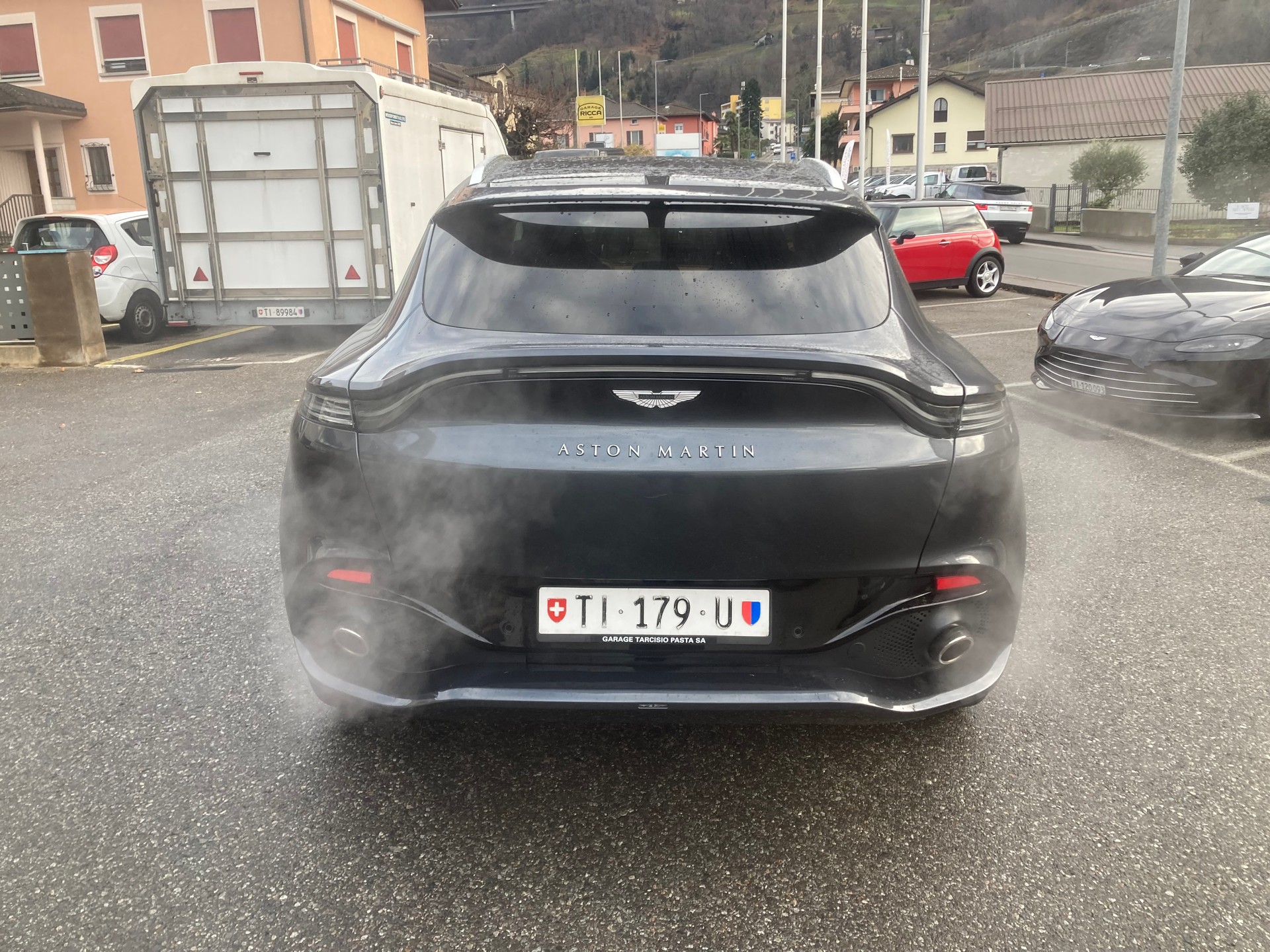 ASTON MARTIN DBX 4.0 V8-image-4