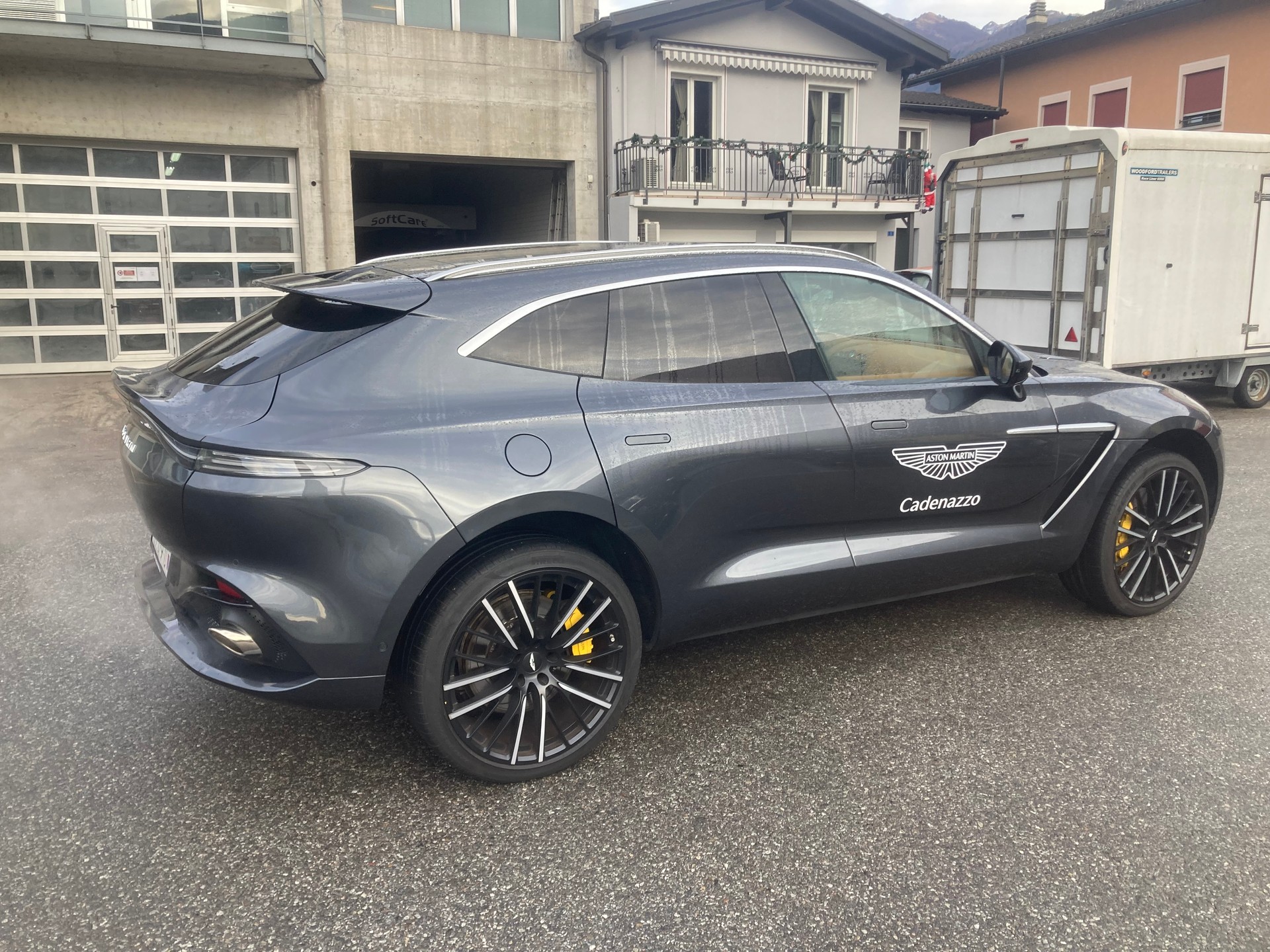 ASTON MARTIN DBX 4.0 V8-image-3