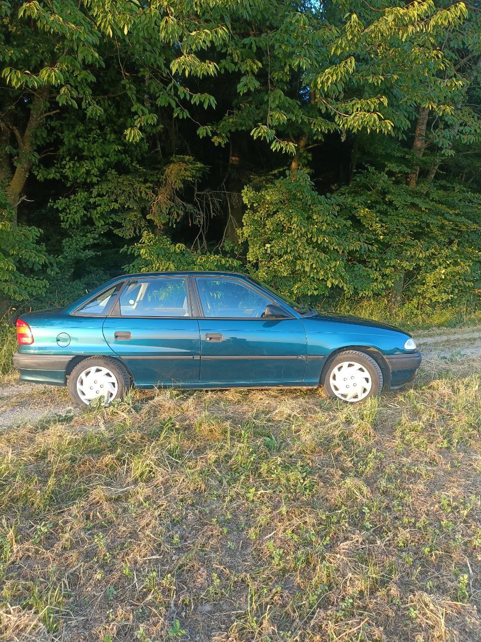 OPEL Astra F16i-image-2