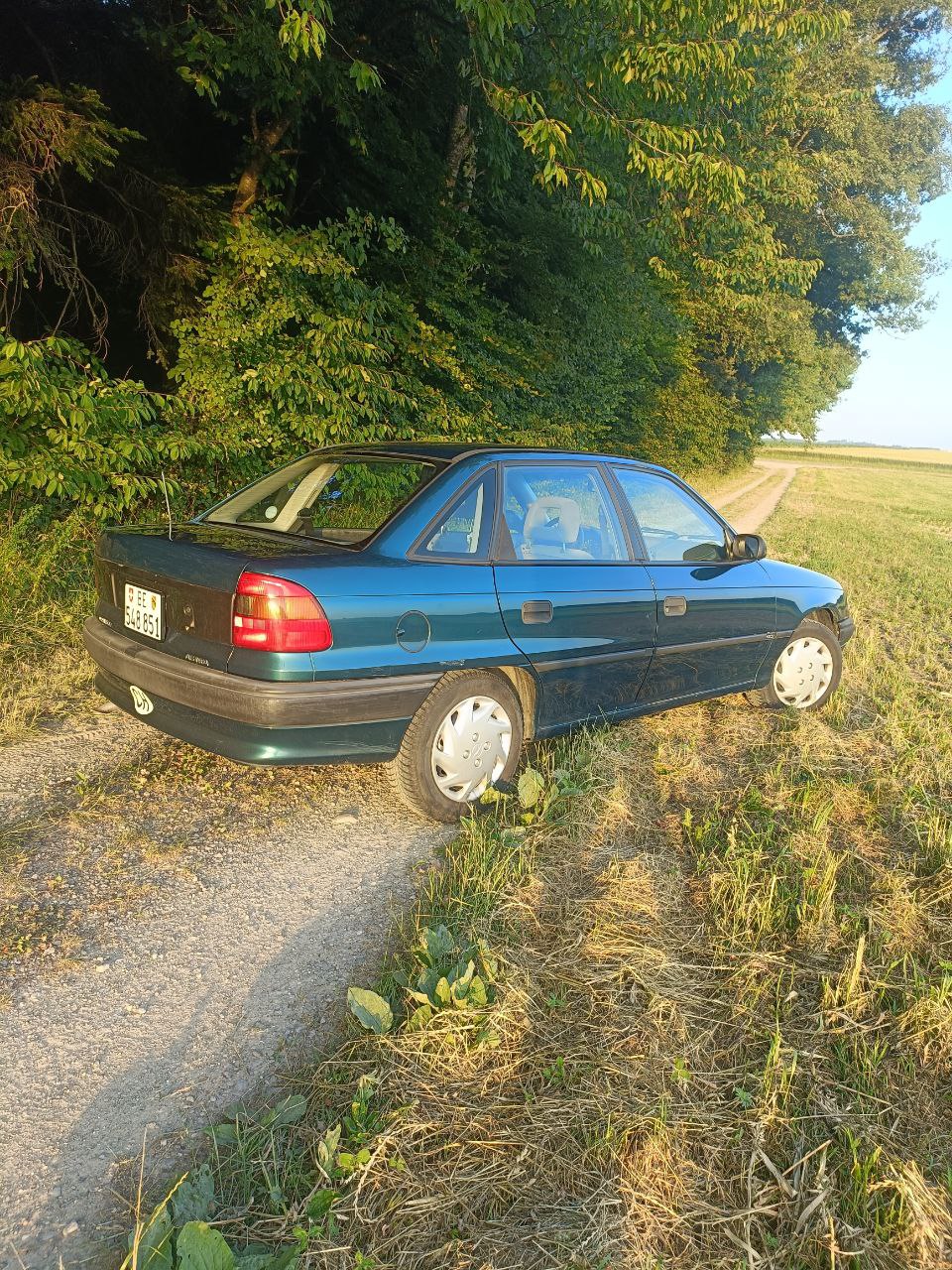 OPEL Astra F16i-image-3