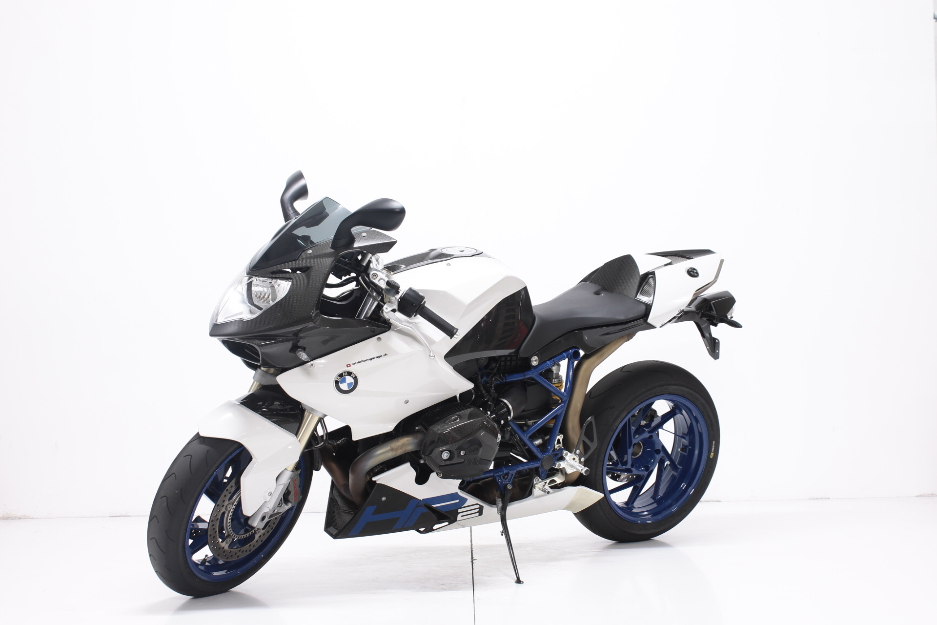 BMW HP2 Sport-showroom-element-3