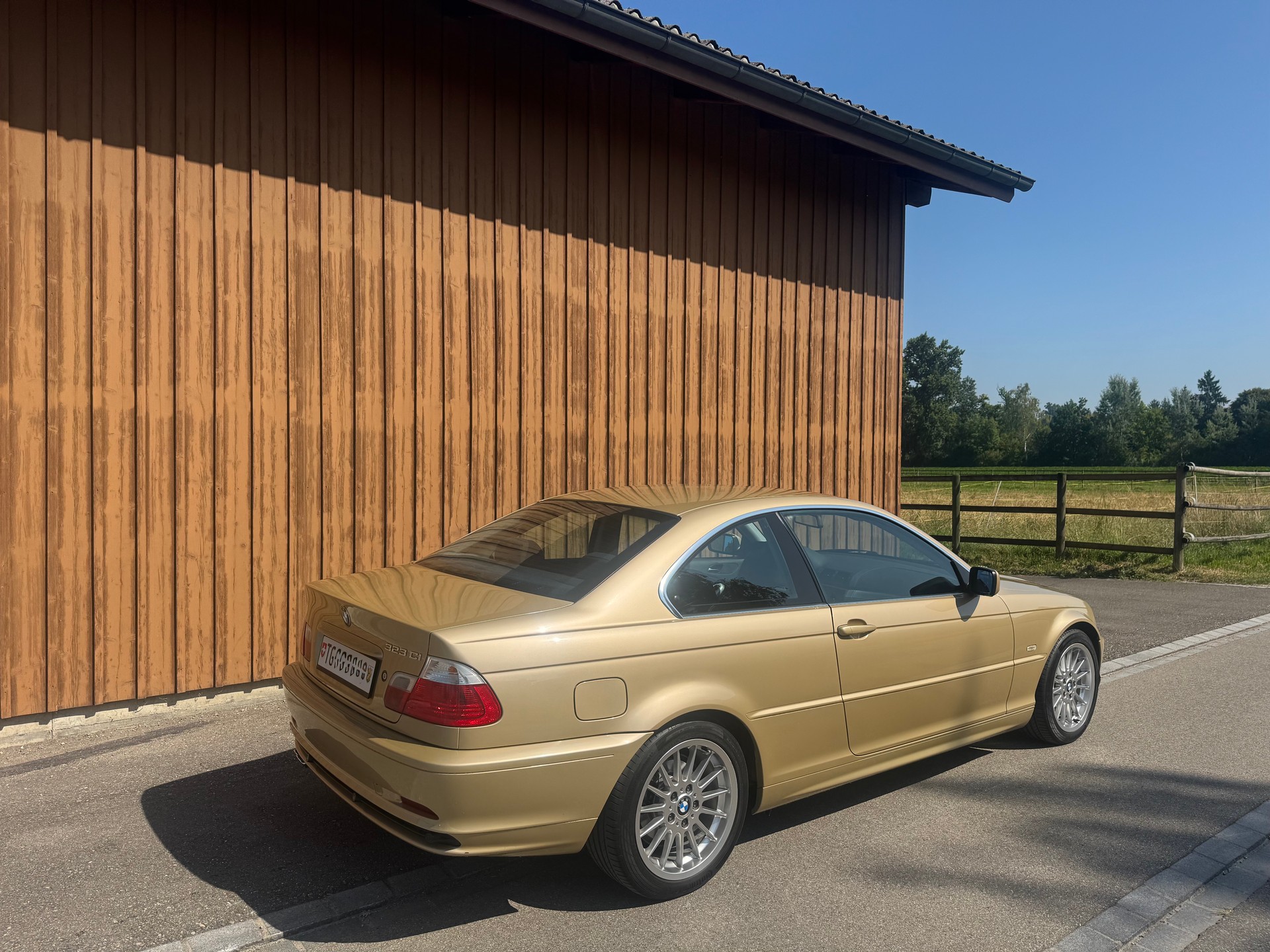 BMW 323Ci Coupé-image-1
