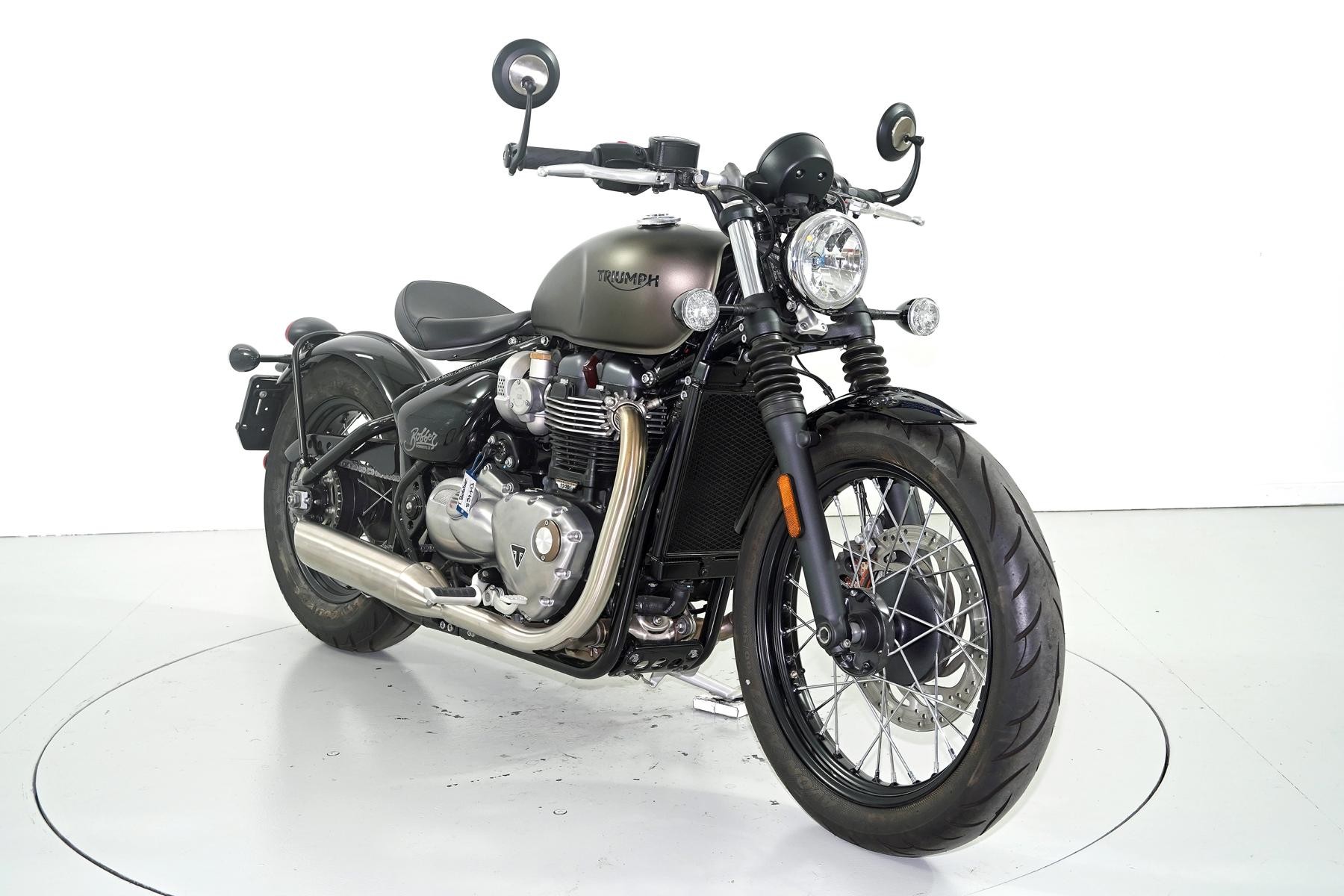 TRIUMPH Bonneville 1200 Bobber ABS-showroom-element-1