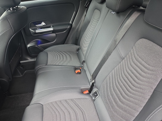 MERCEDES-BENZ GLA 220d 4M Swiss Star-image-8