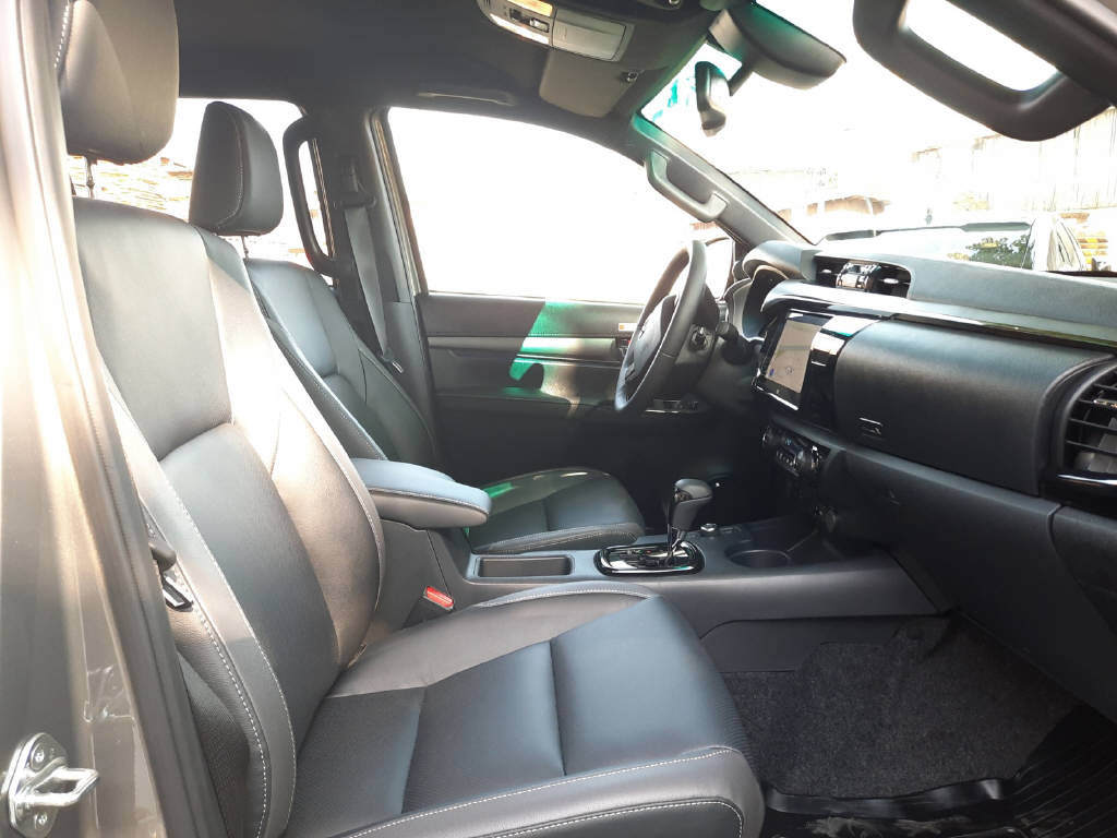 TOYOTA Hilux Double Cab.-Pick-up 2.8 D-4D 204 Invincible MHEV-image-6