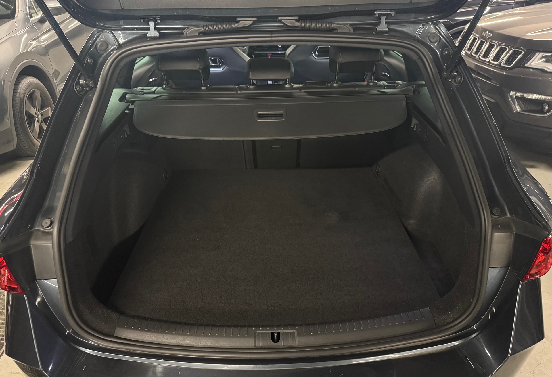 CUPRA LEON ST 1.4 e-HYBRID pHEV DSG-image-12