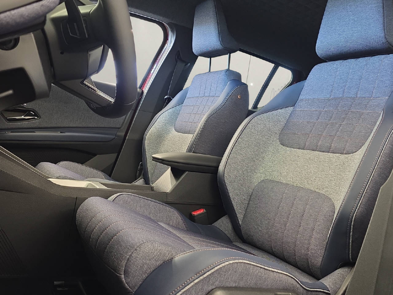 RENAULT R4 E-Tech Comfort Range techno-image-8