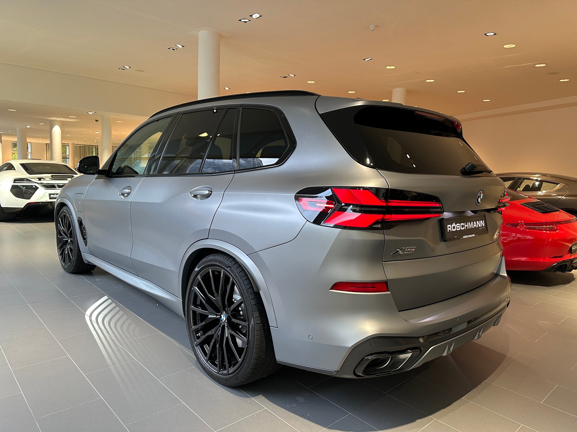 BMW X5 xDrive 50e M Sport Pro Individual-showroom-element-3