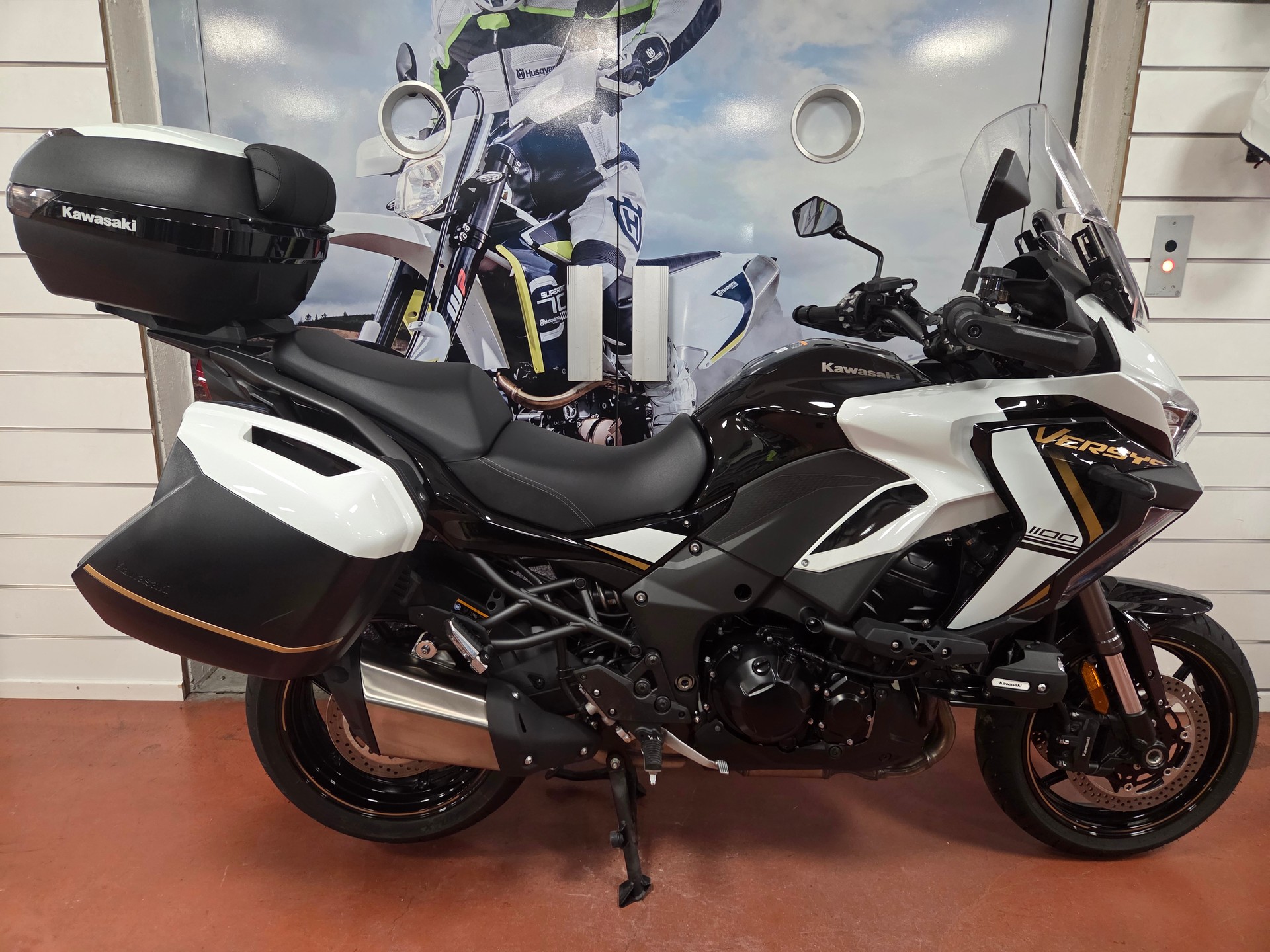KAWASAKI Versys 1100 SE Grand Tourer-showroom-element-2