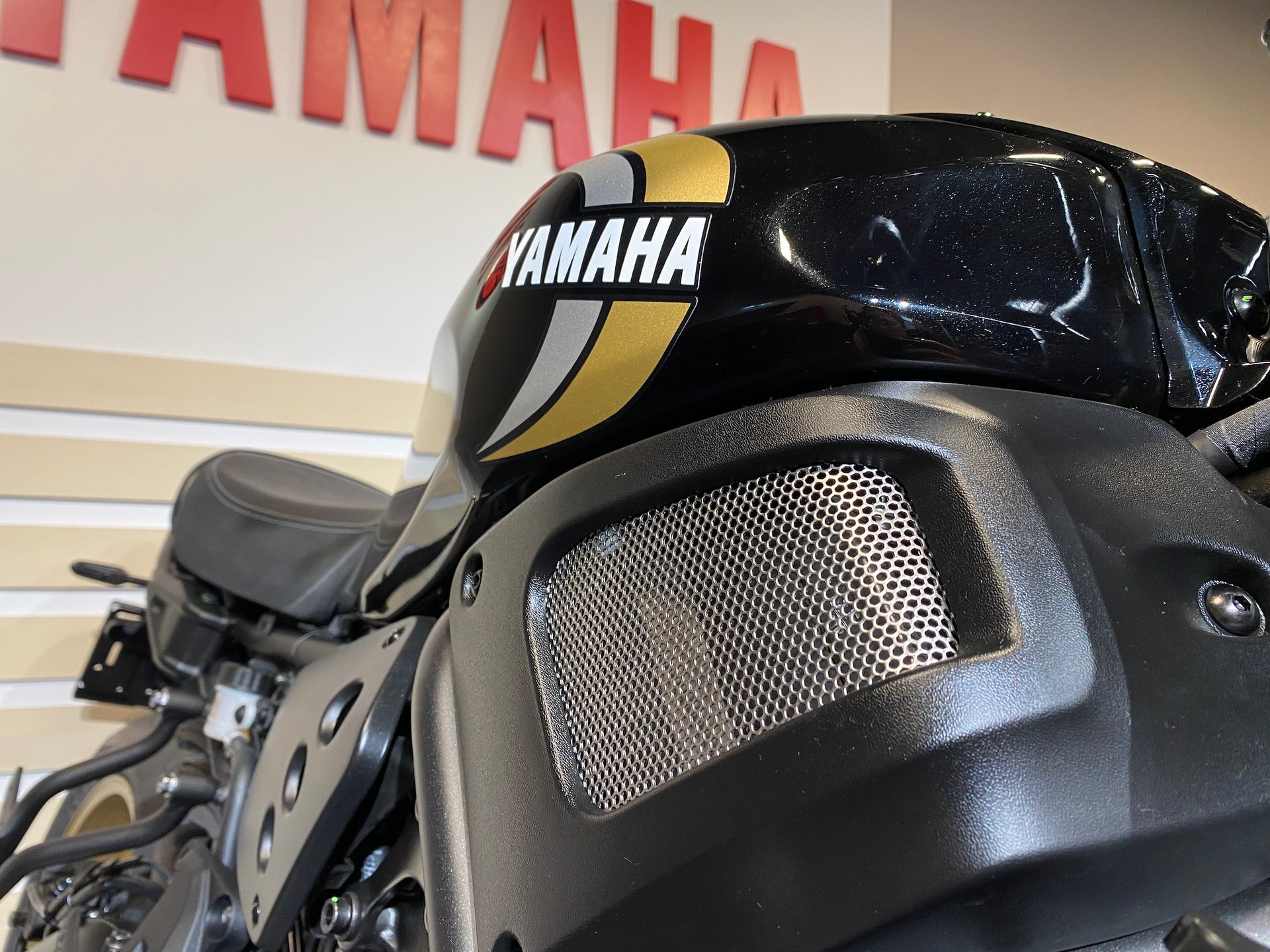 YAMAHA XSR 700-image-13