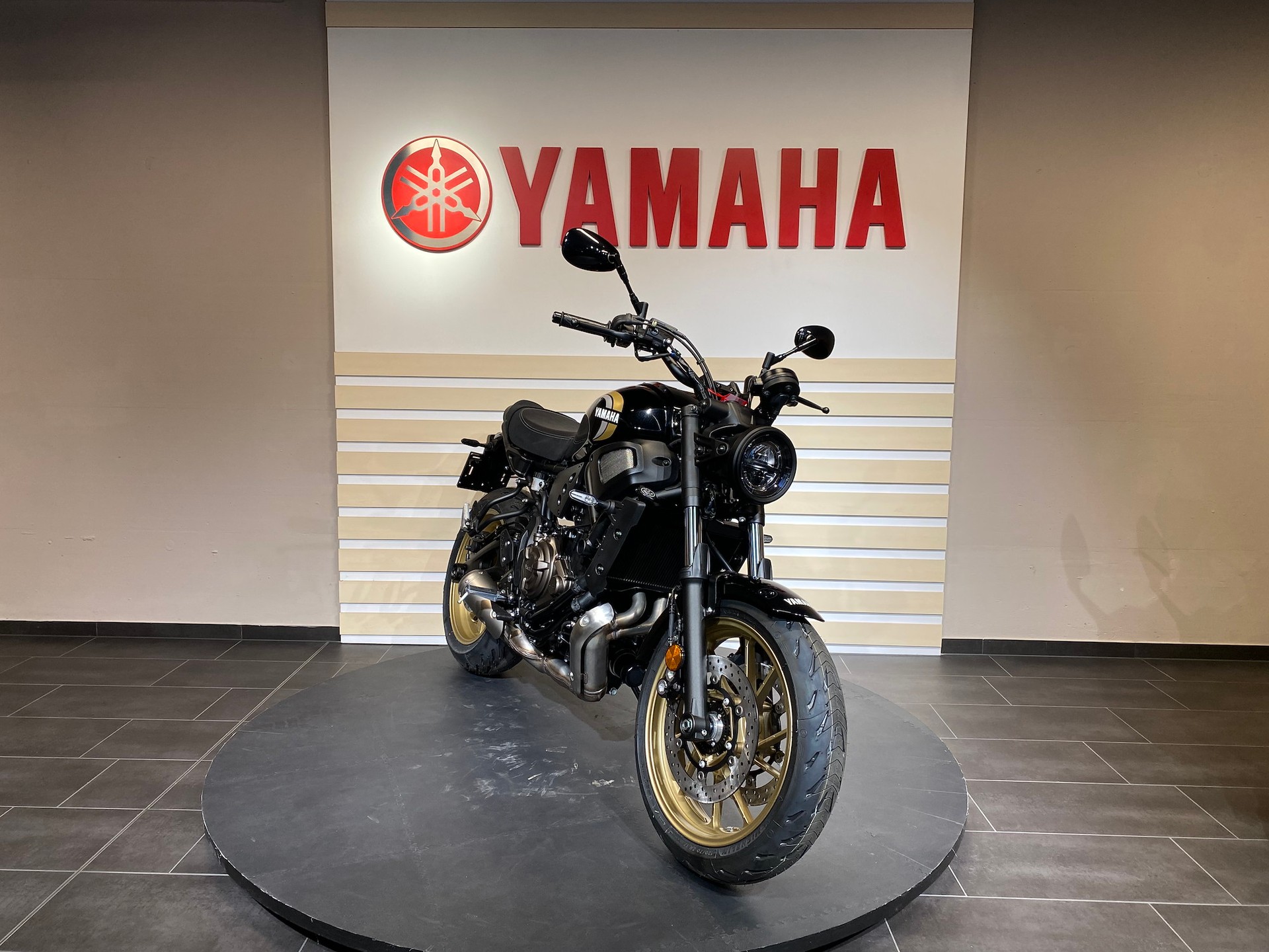 YAMAHA XSR 700