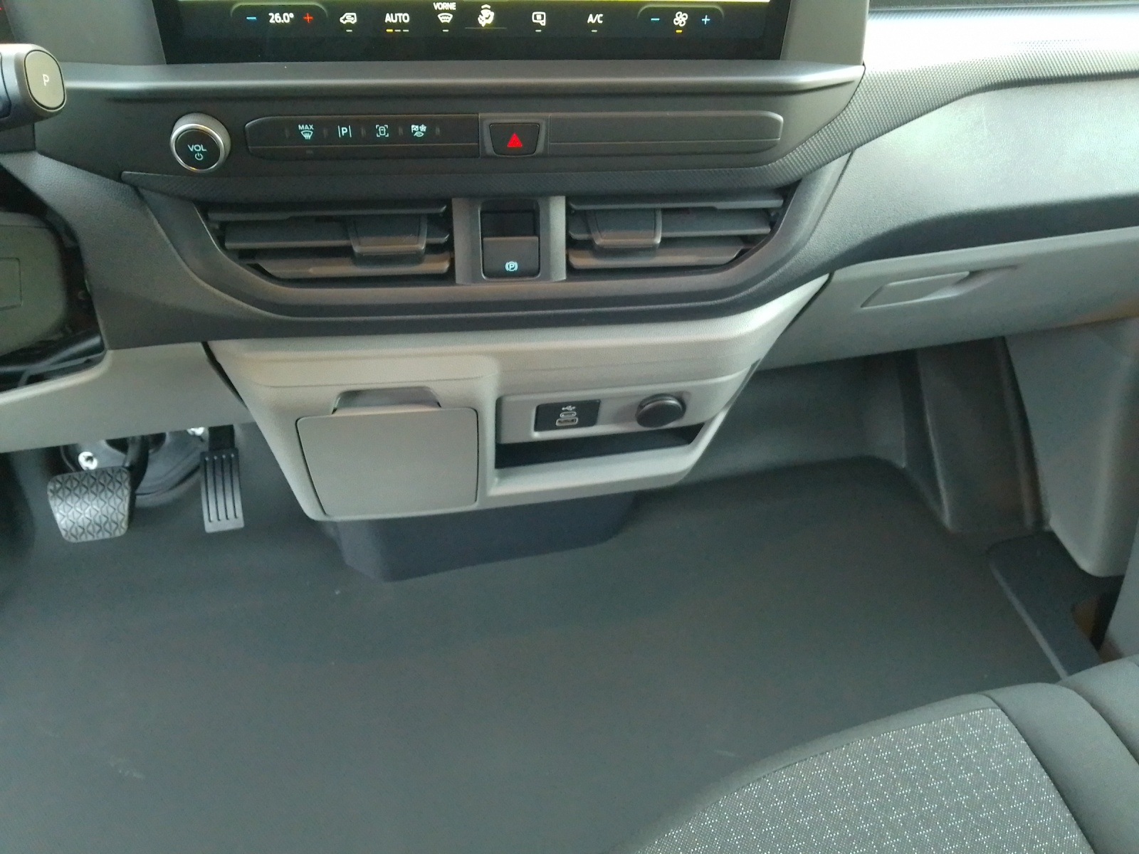 FORD Transit Custom Van 320 L1 2.0 EcoBlue 136 Trend Automat-image-10