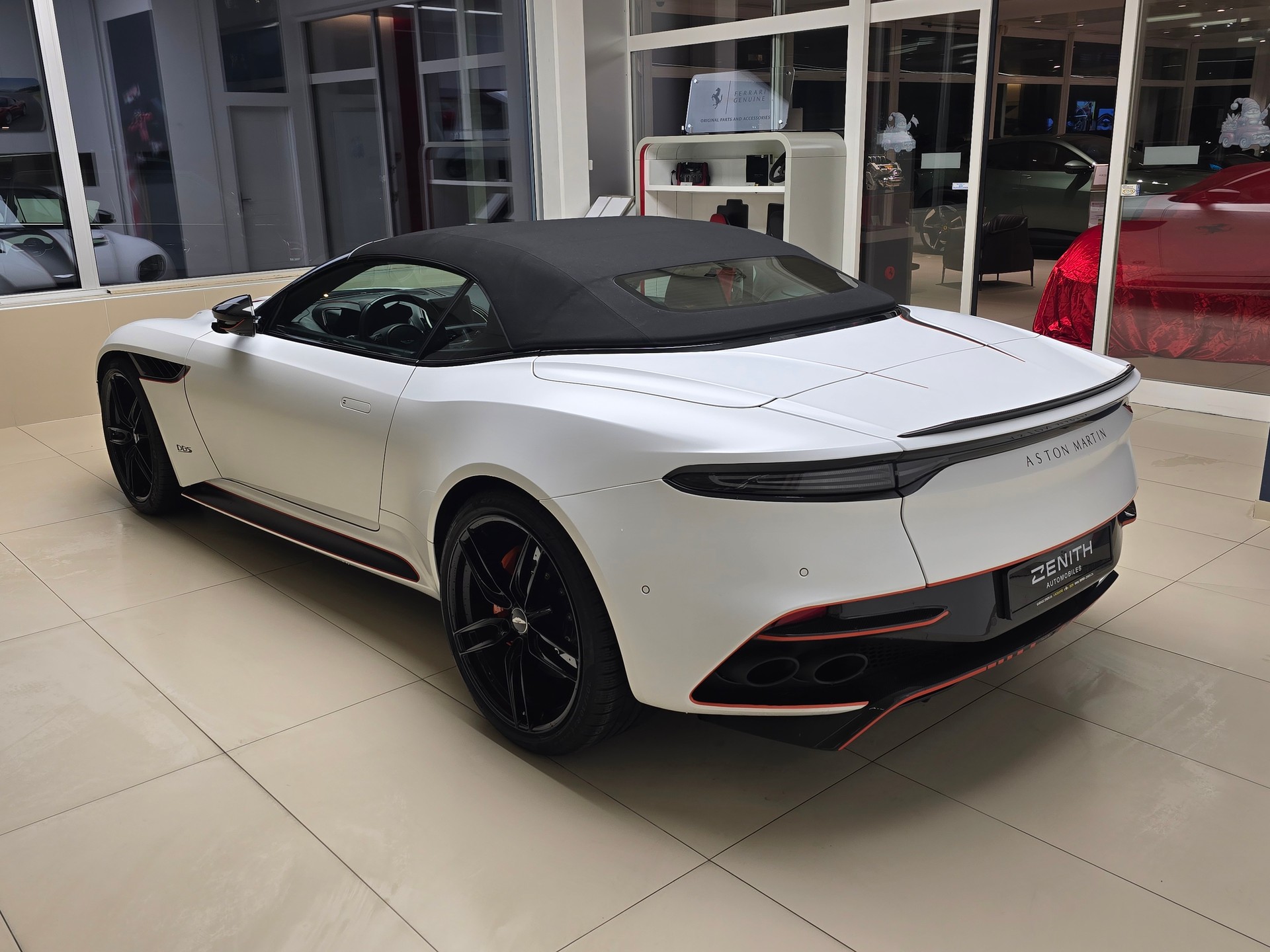 ASTON MARTIN DBS Volante Cabrio Superleggera-image-6