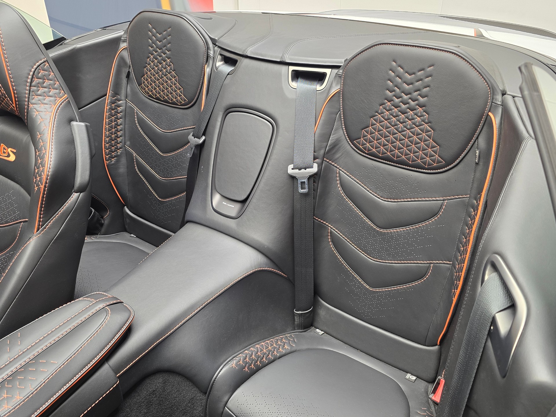 ASTON MARTIN DBS Volante Cabrio Superleggera-image-14