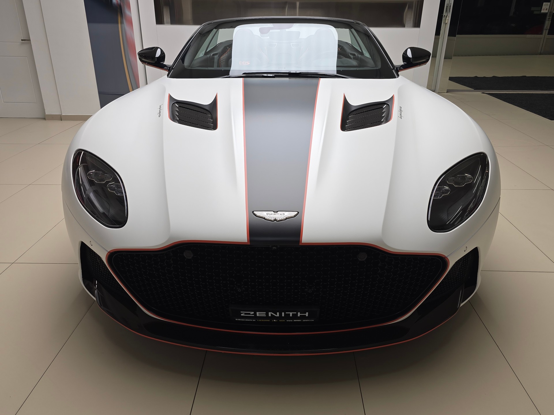 ASTON MARTIN DBS Volante Cabrio Superleggera-image-1