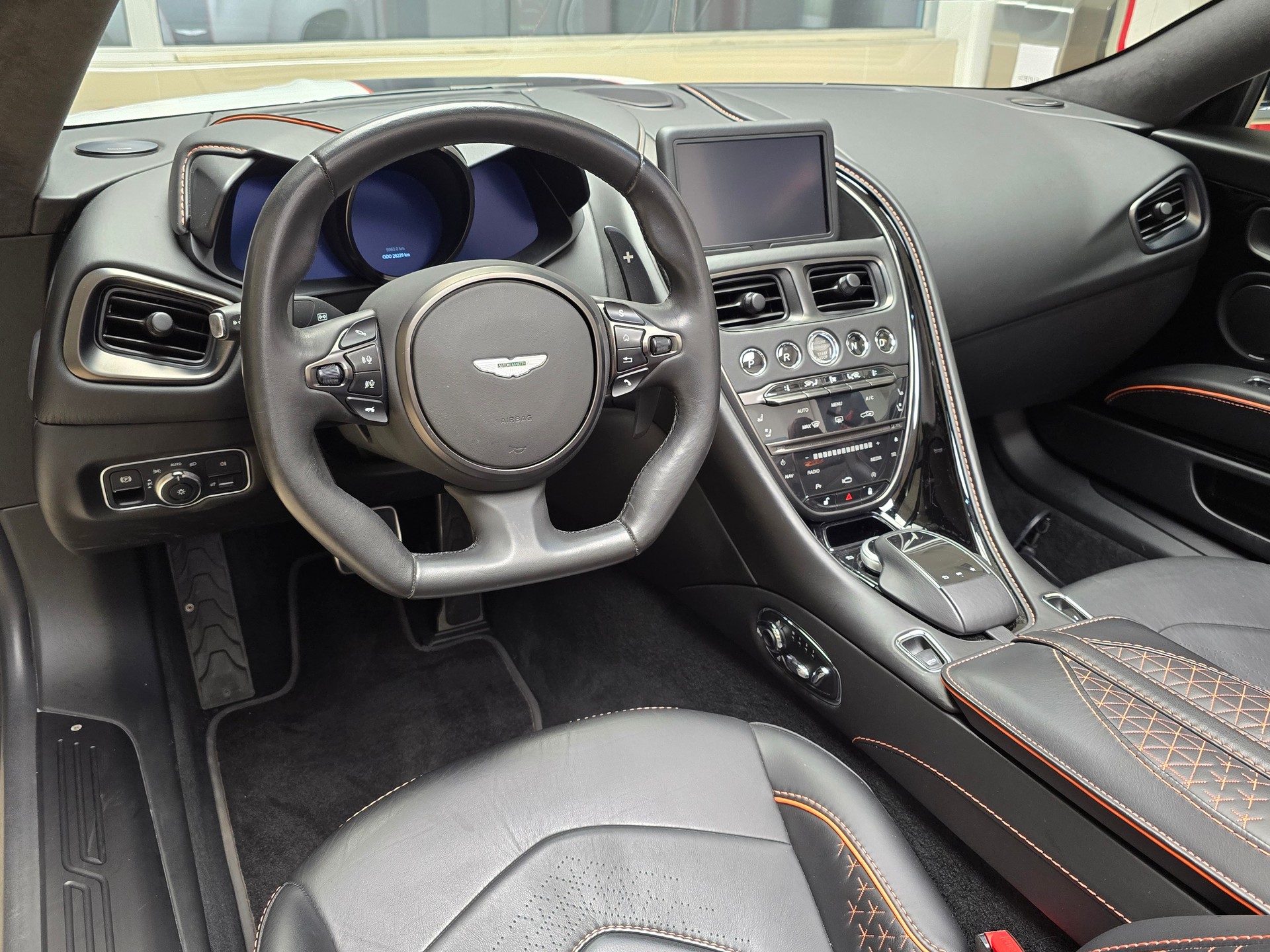 ASTON MARTIN DBS Volante Cabrio Superleggera-image-10