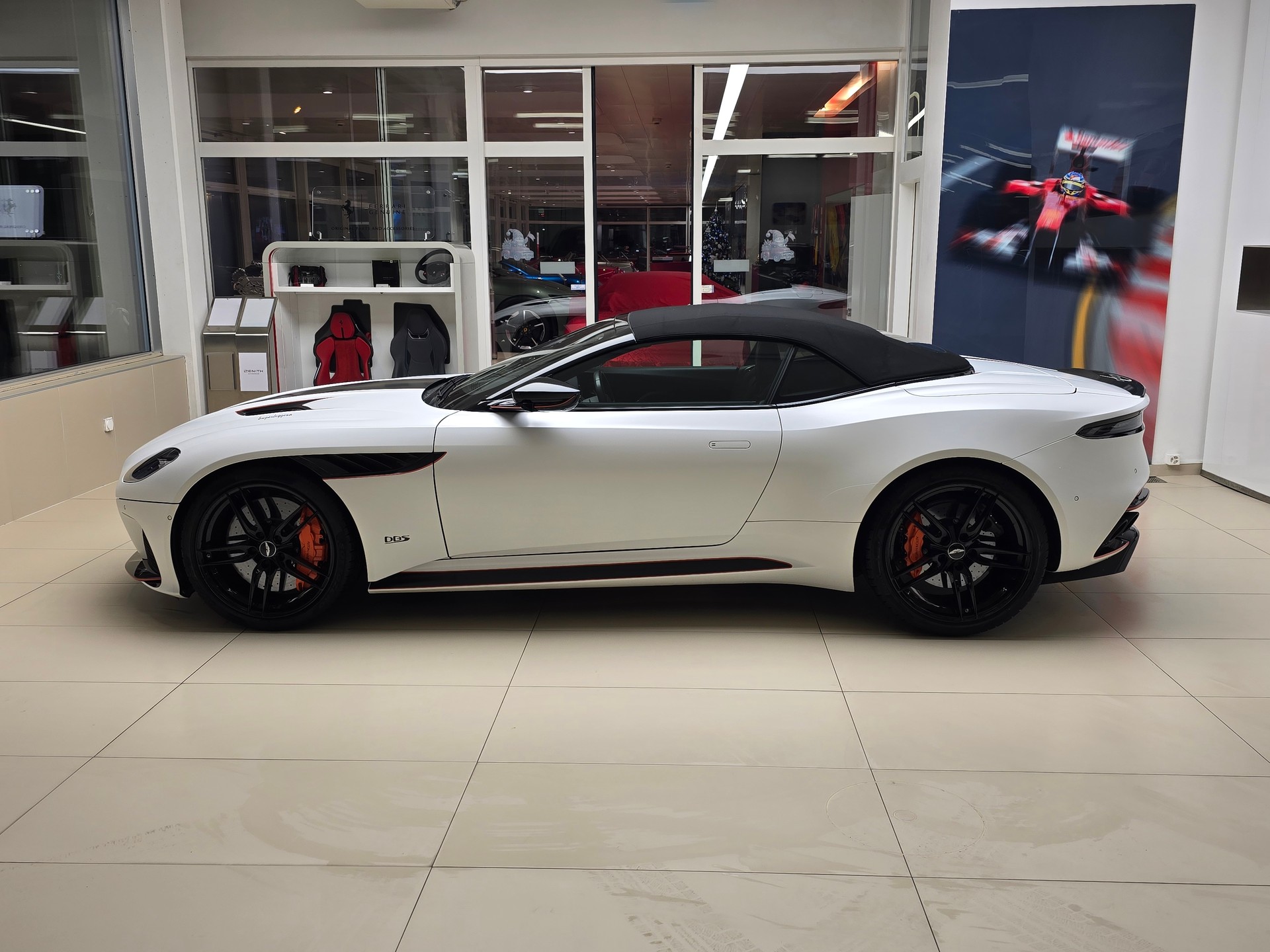 ASTON MARTIN DBS Volante Cabrio Superleggera-image-7
