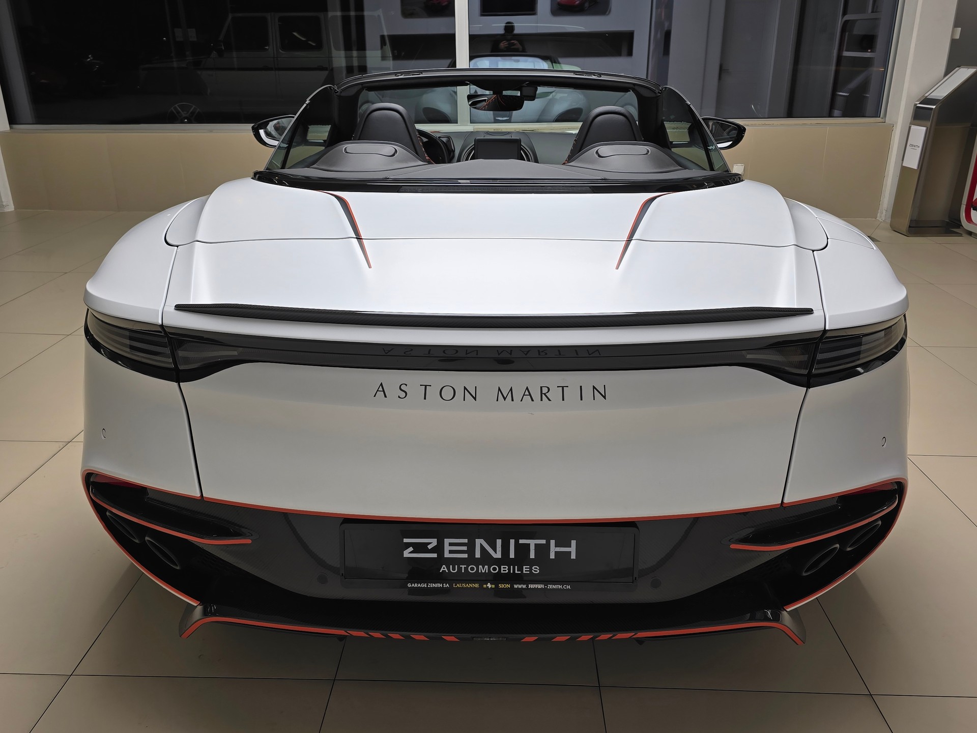 ASTON MARTIN DBS Volante Cabrio Superleggera-image-5