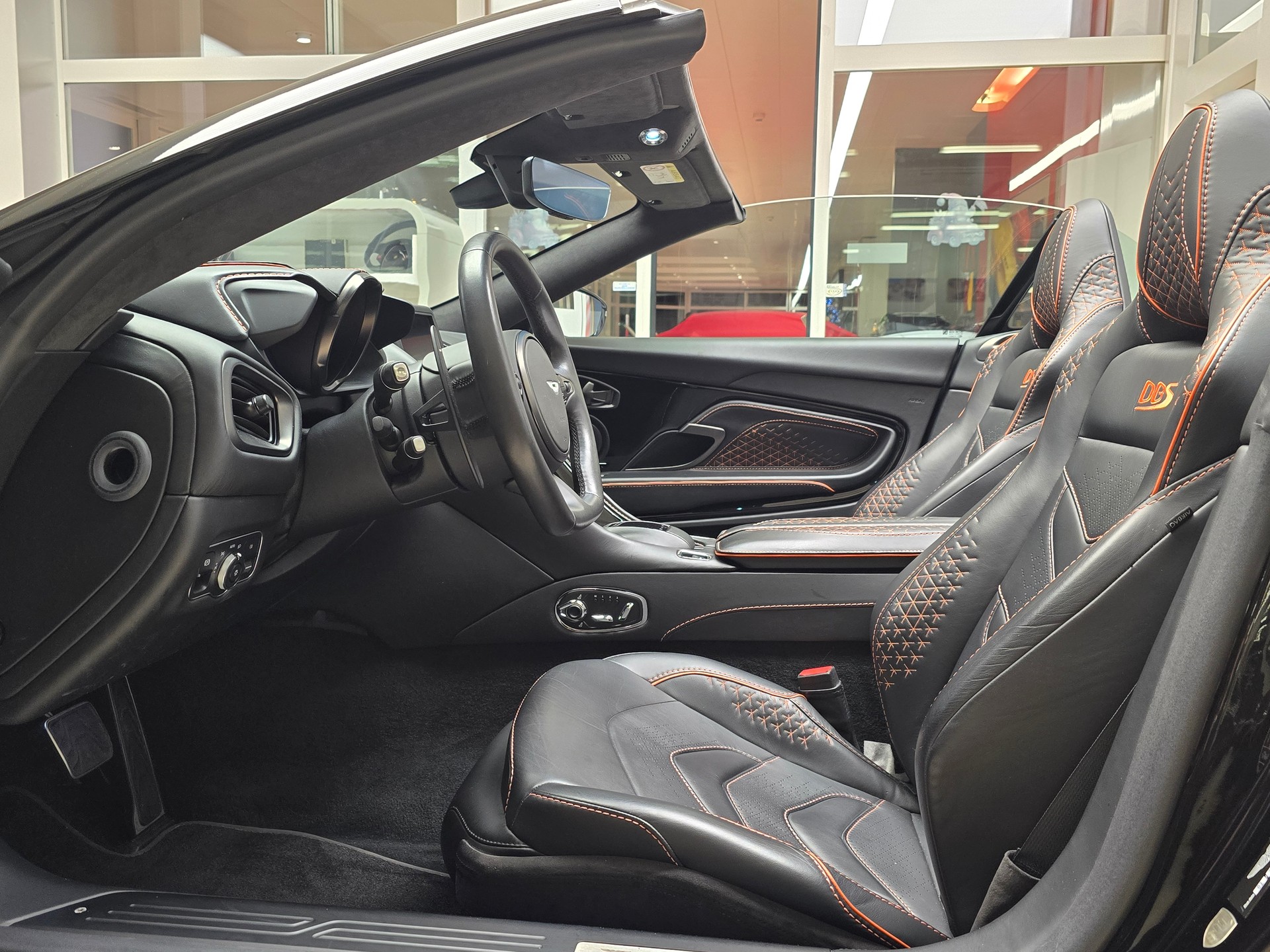 ASTON MARTIN DBS Volante Cabrio Superleggera-image-8