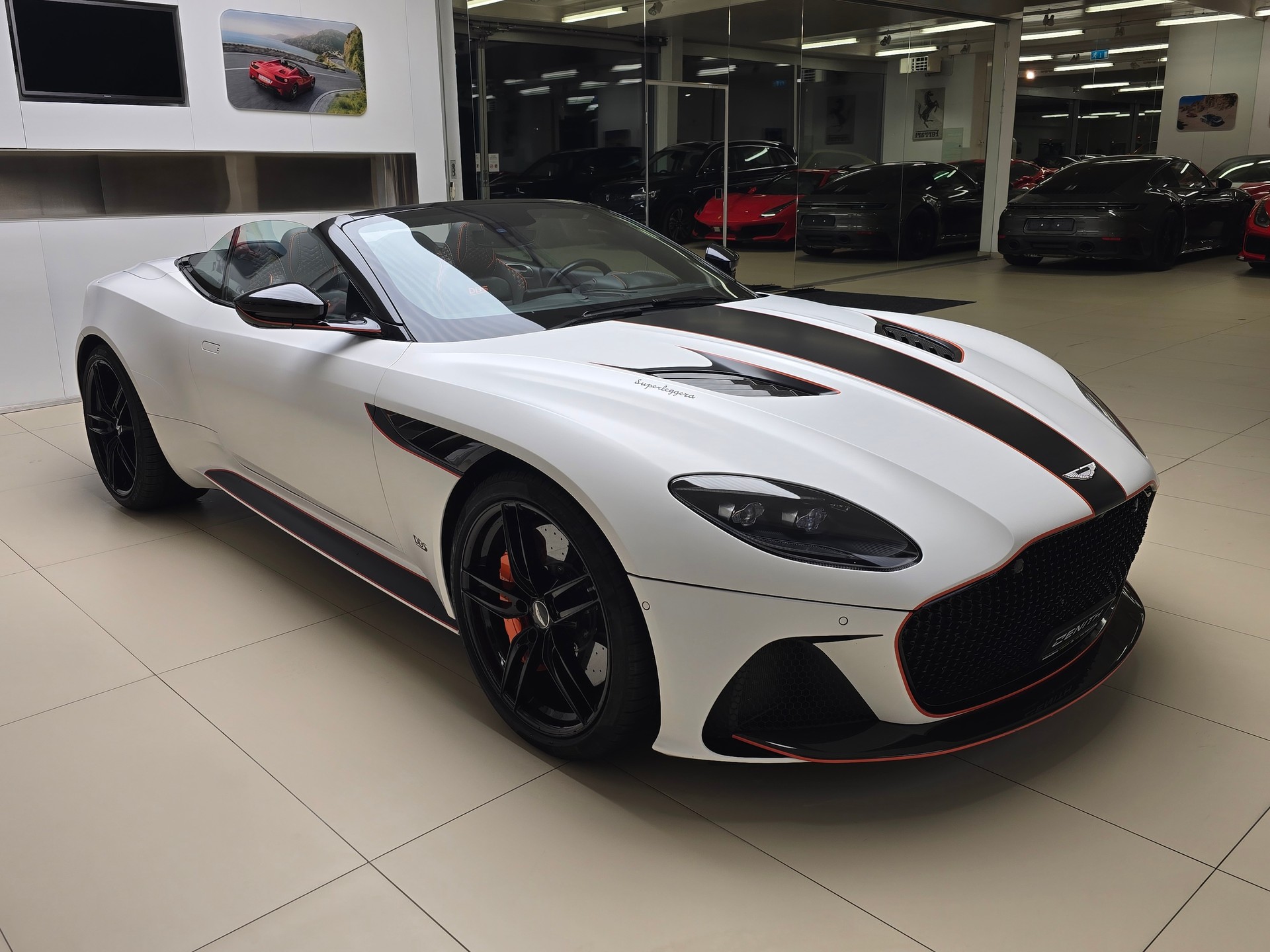 ASTON MARTIN DBS Volante Cabrio Superleggera-image-2