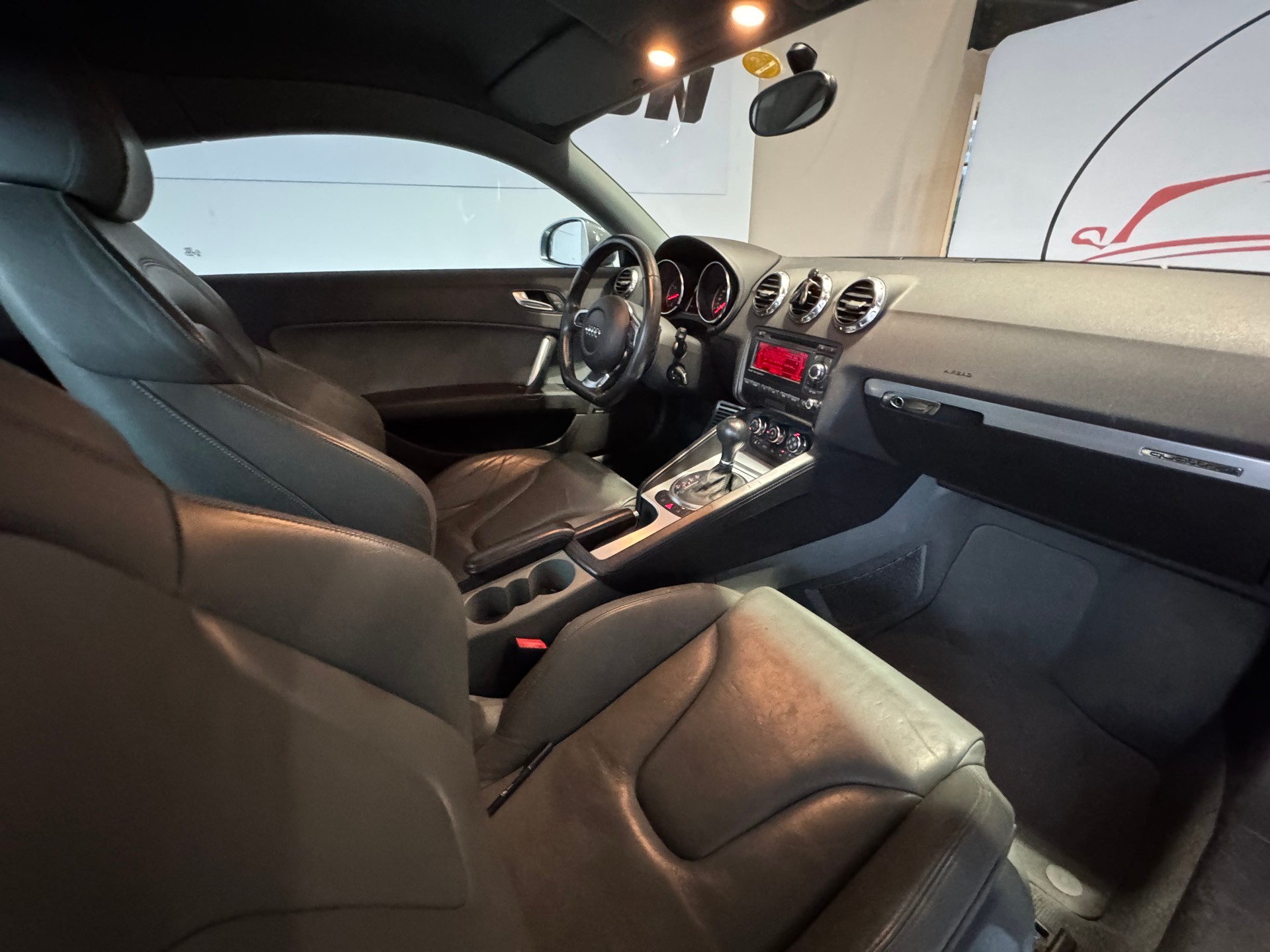 AUDI TT Coupé 3.2 quattro-image-21
