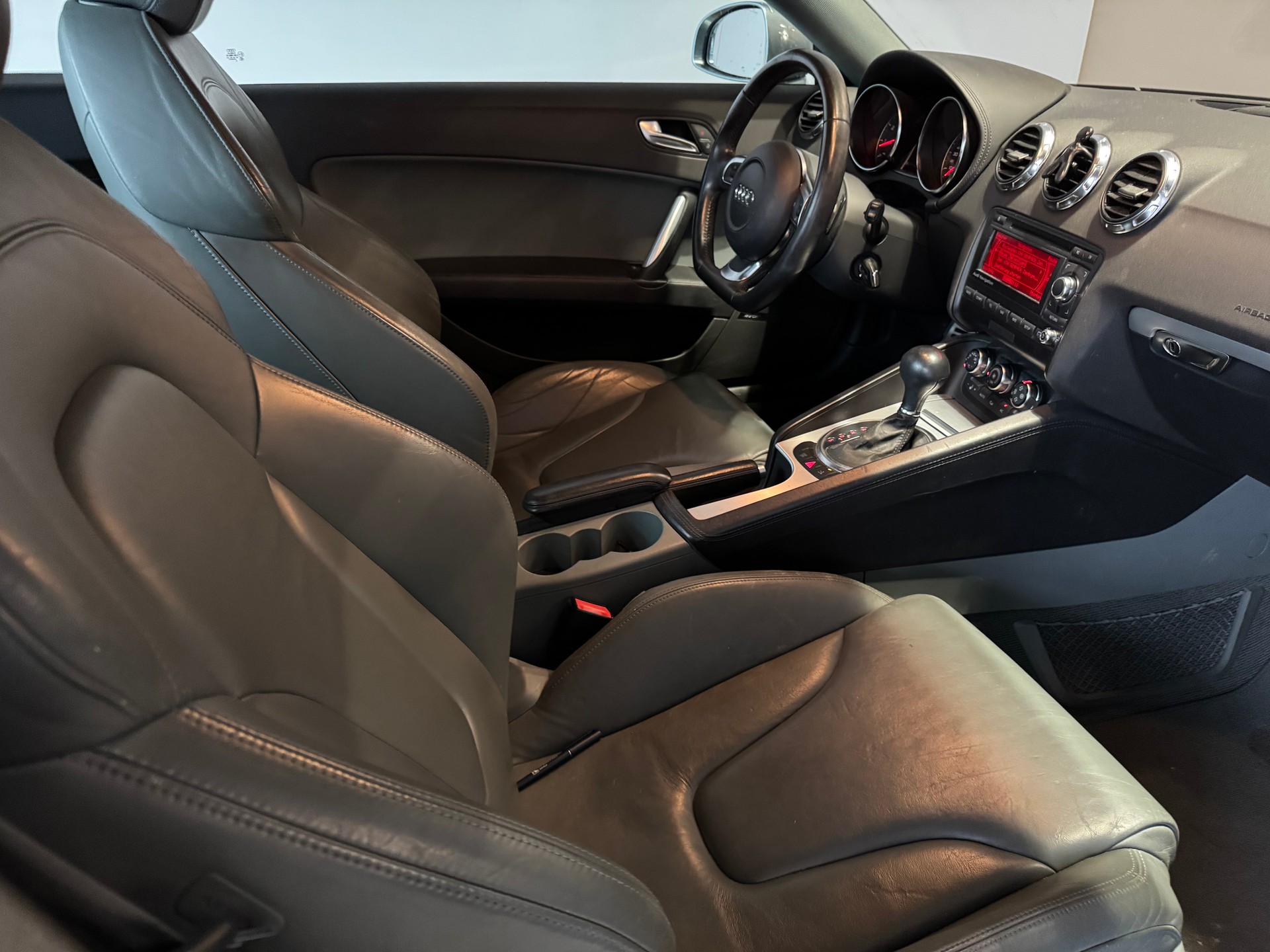 AUDI TT Coupé 3.2 quattro-image-18