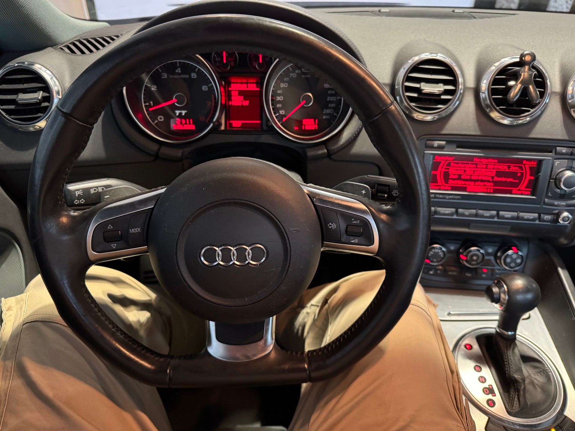 AUDI TT Coupé 3.2 quattro-image-16