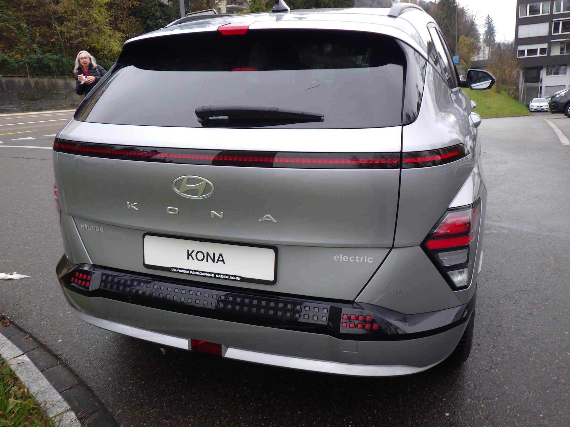 HYUNDAI Kona EV 65.4 kWh Amplia-showroom-element-2