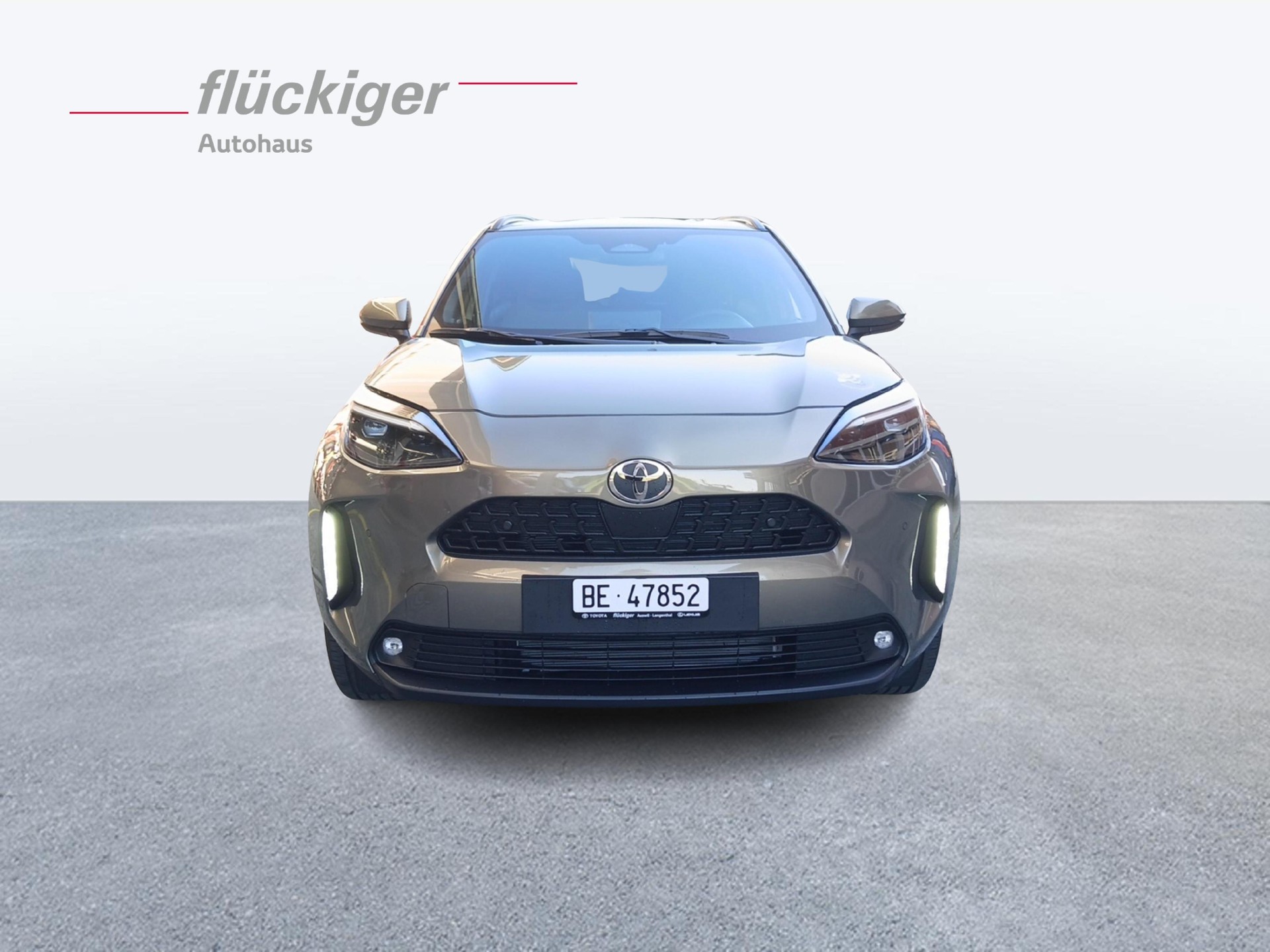 TOYOTA Yaris Cross 1.5 VVT-i HSD Trend AWD-i-showroom-element-1