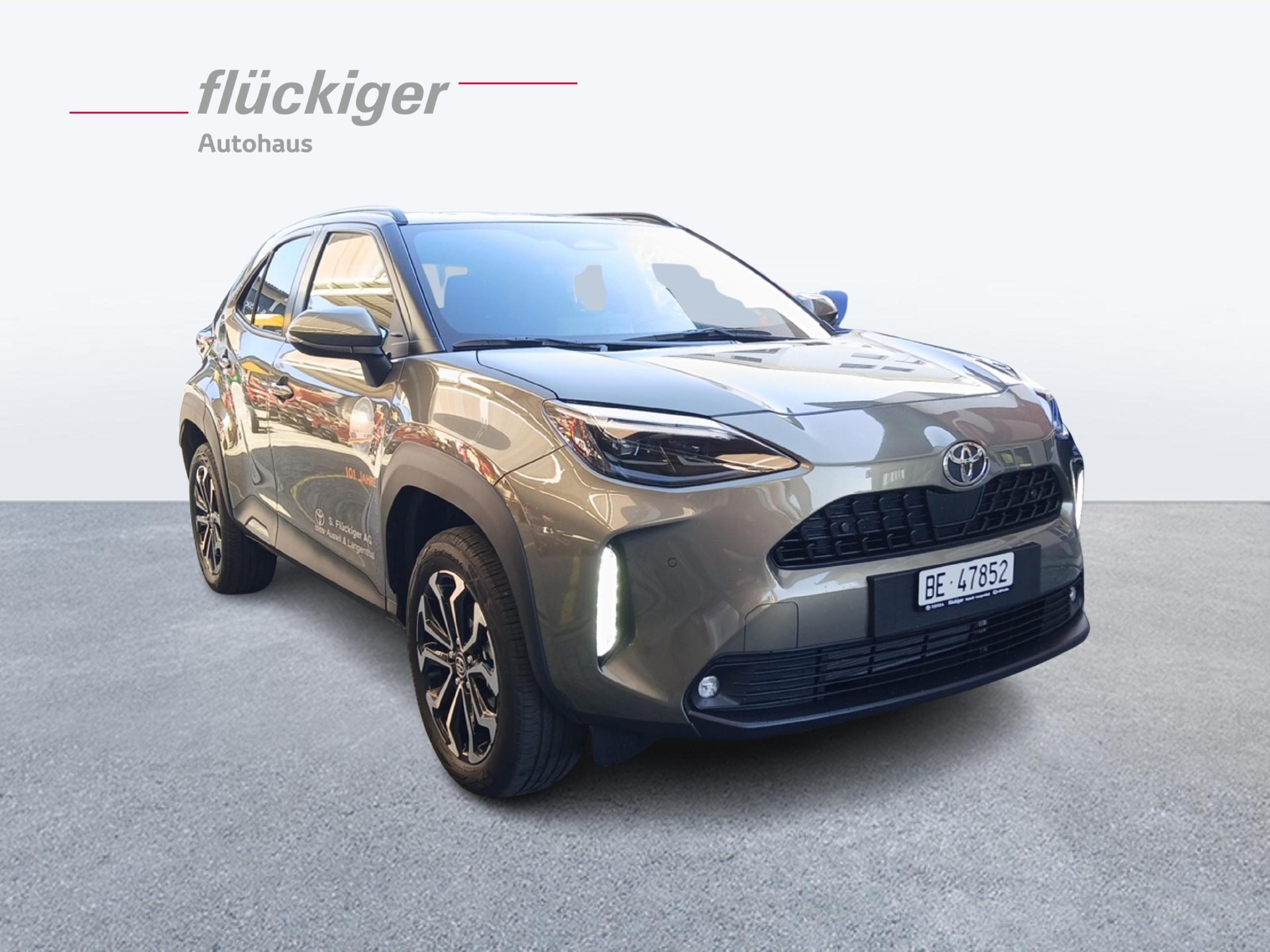 TOYOTA Yaris Cross 1.5 VVT-i HSD Trend AWD-i-showroom-element-2