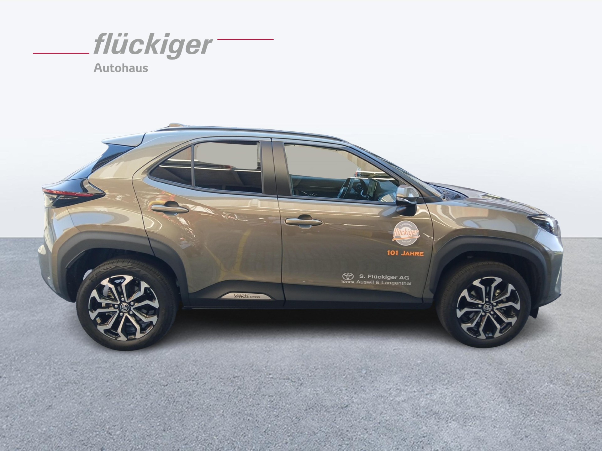 TOYOTA Yaris Cross 1.5 VVT-i HSD Trend AWD-i-showroom-element-3
