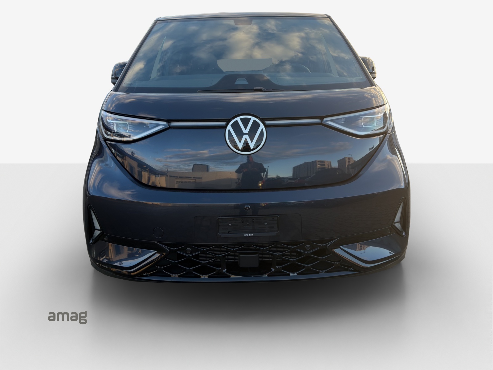 VW ID.Buzz LWB GTX 4 Motion-image-6
