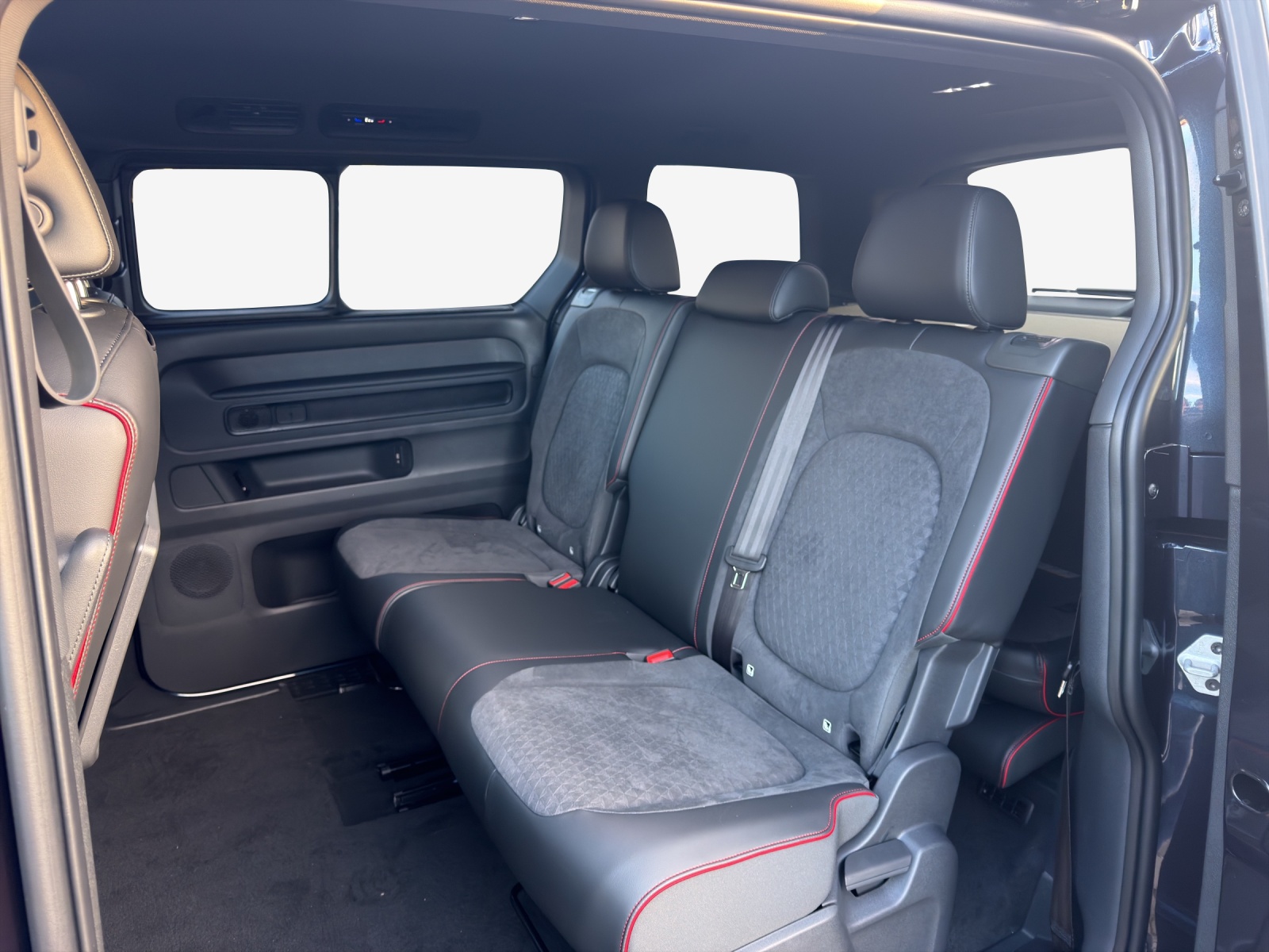 VW ID.Buzz LWB GTX 4 Motion-image-10