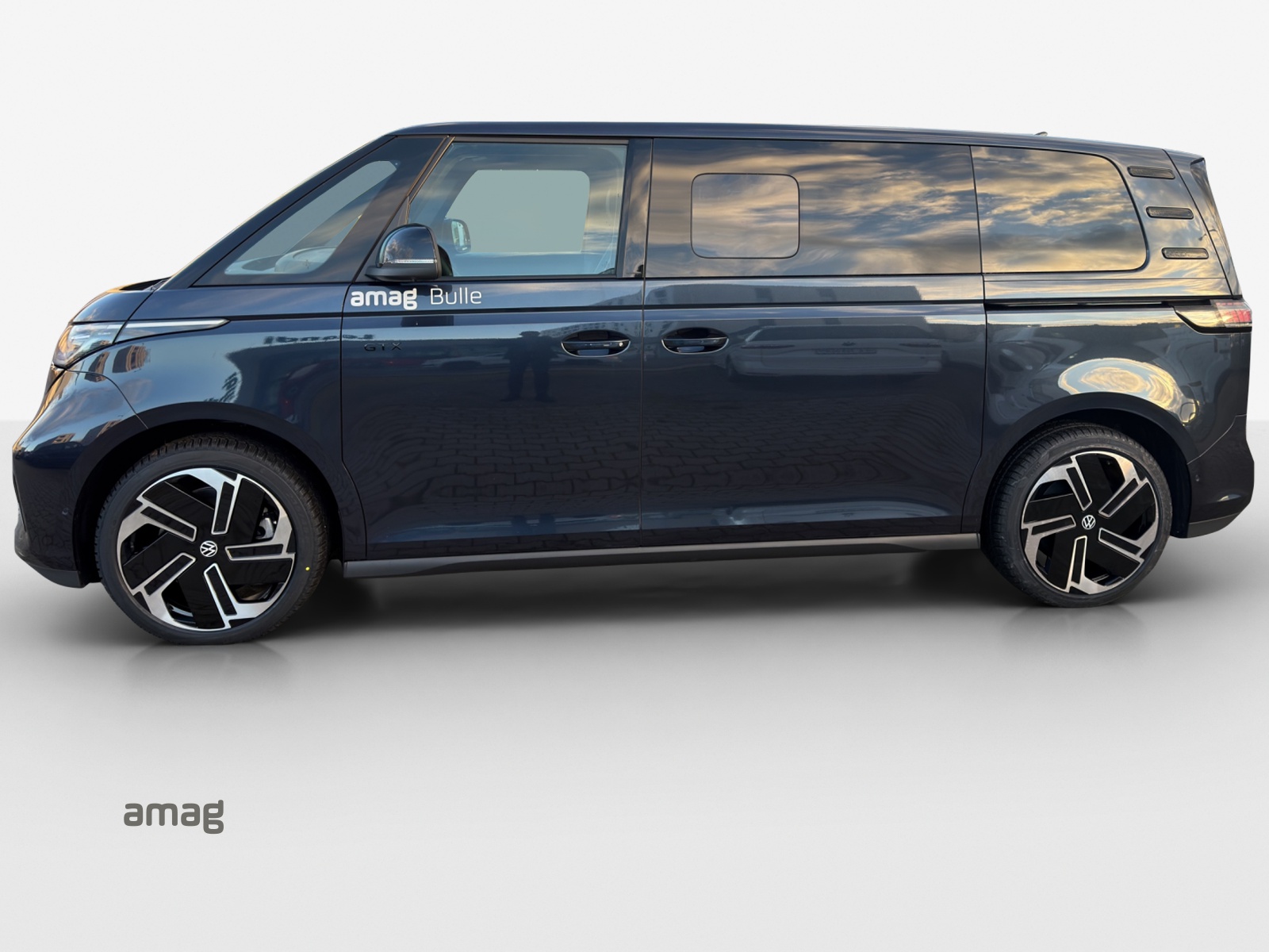 VW ID.Buzz LWB GTX 4 Motion-image-1