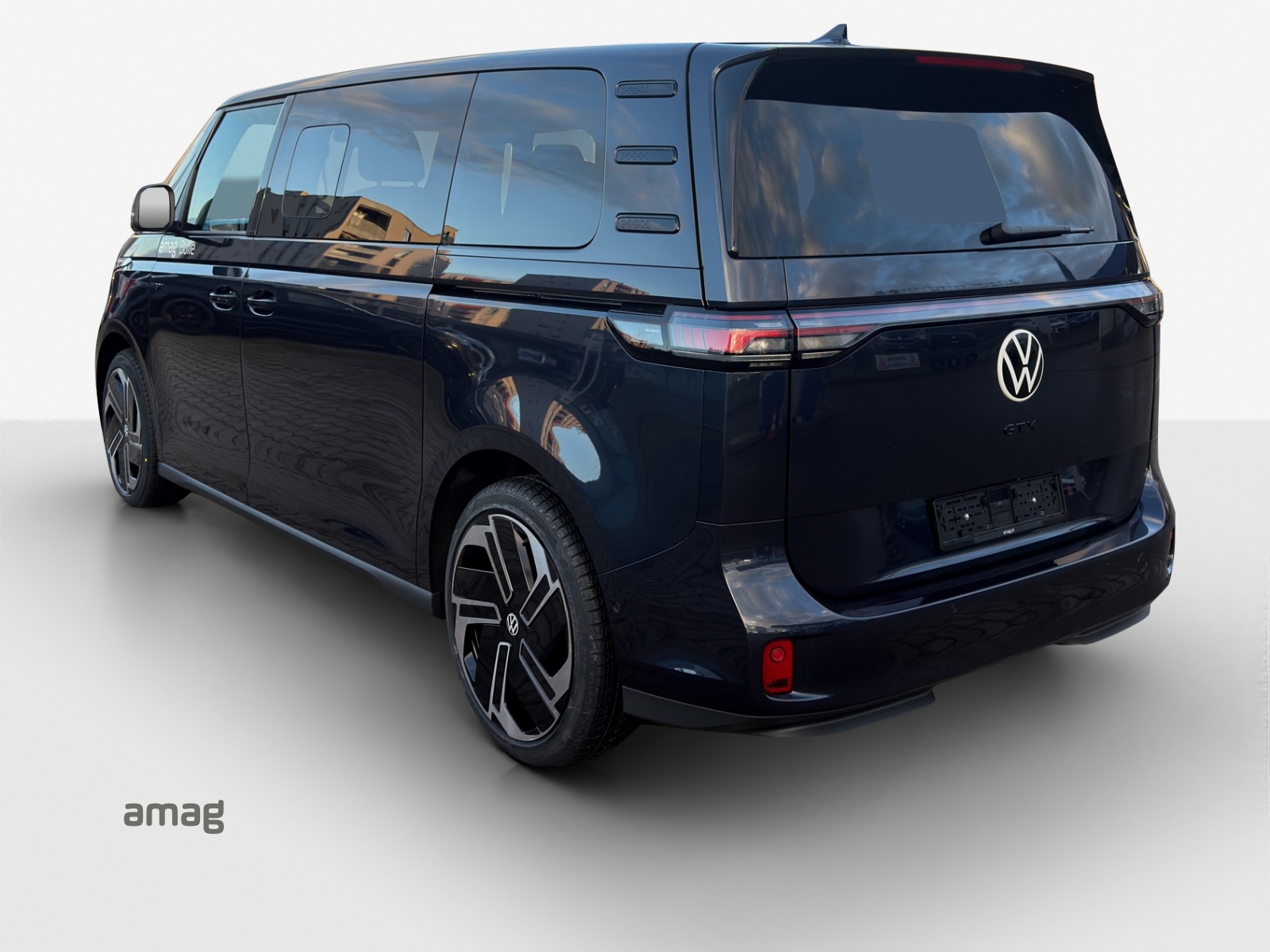 VW ID.Buzz LWB GTX 4 Motion-image-2